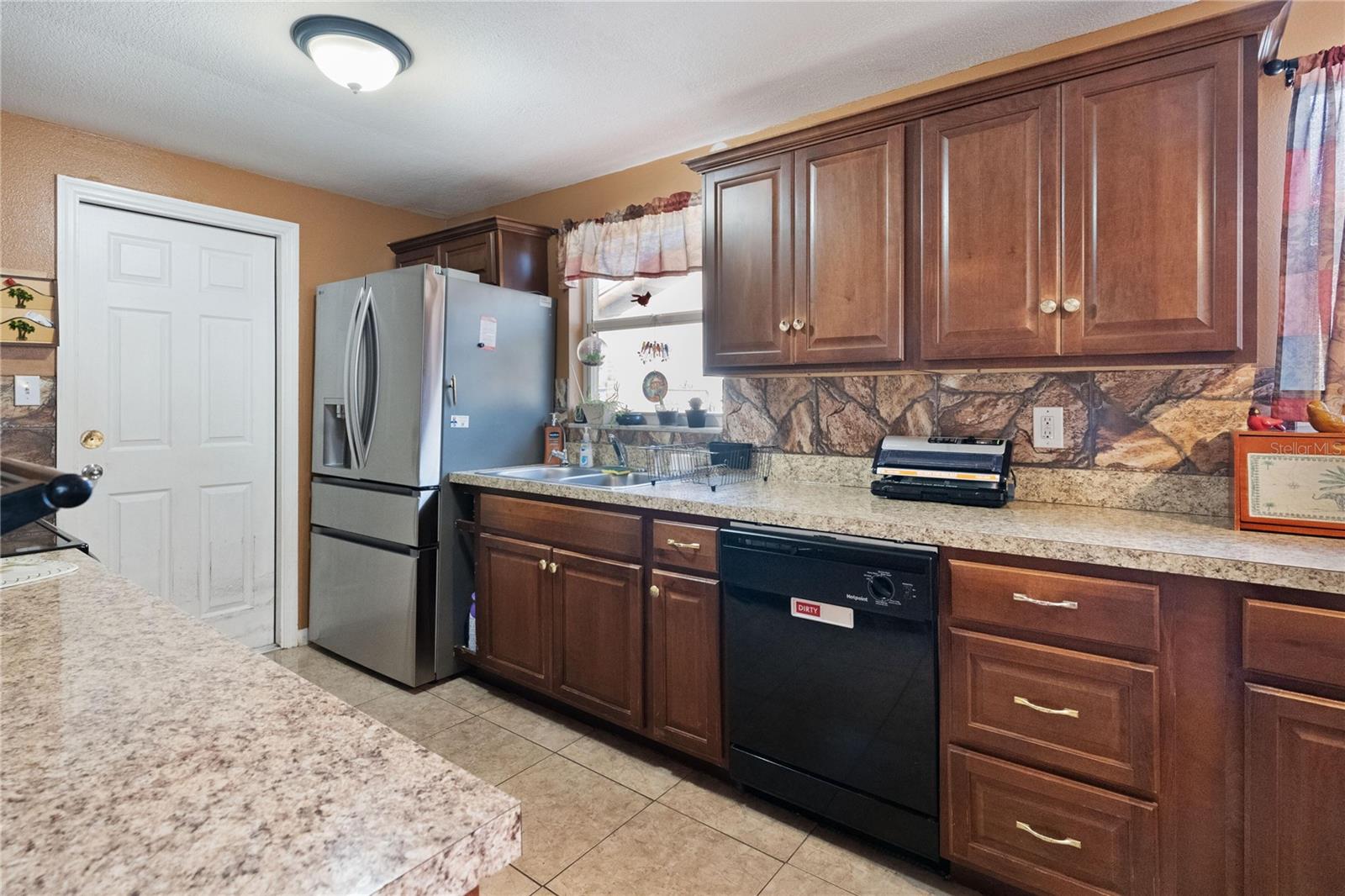 Image 24 of 25 For 1730 Lowry Avenue