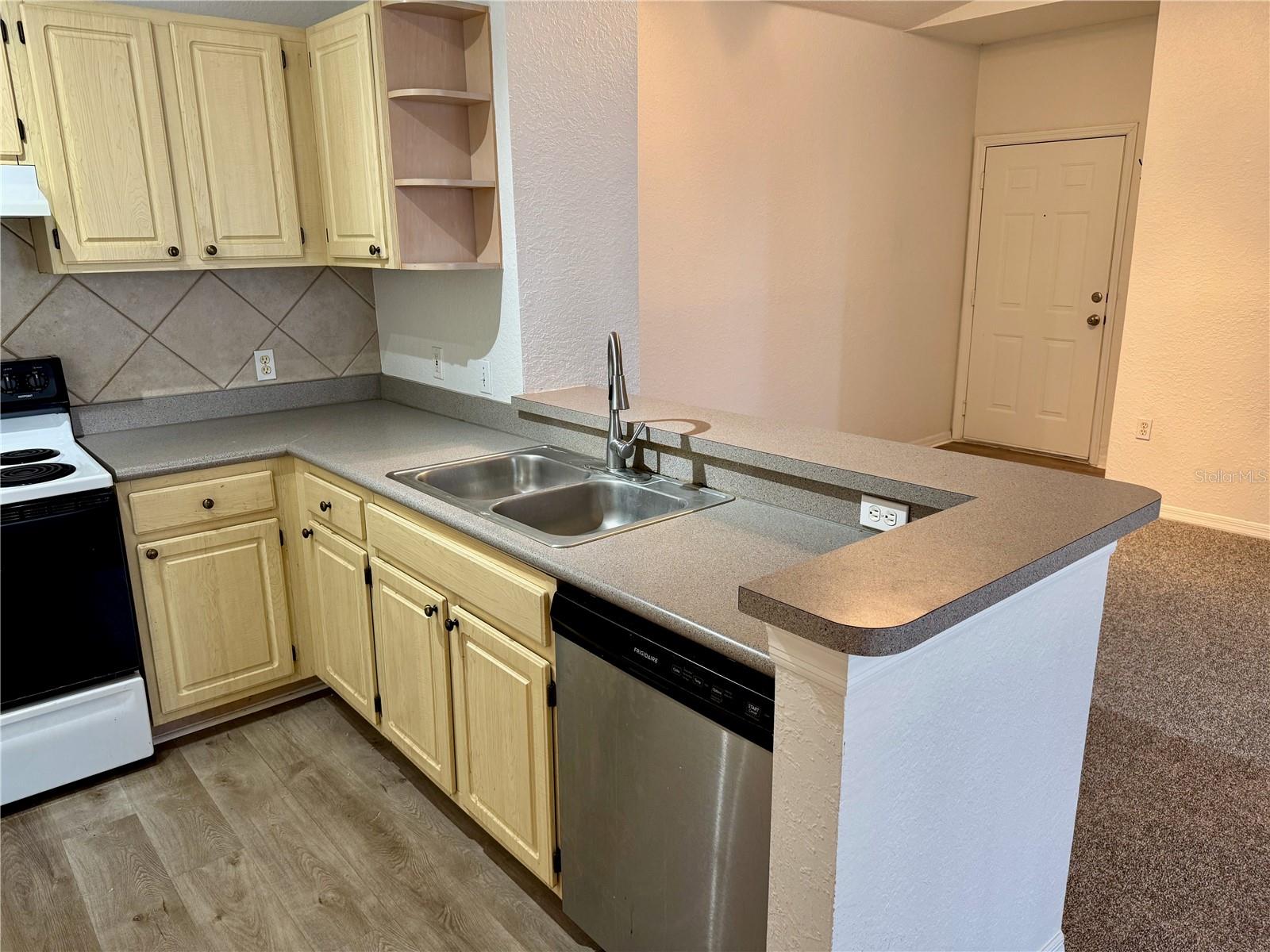 Image 9 of 21 For 1225 Lake Shadow Circle 14305