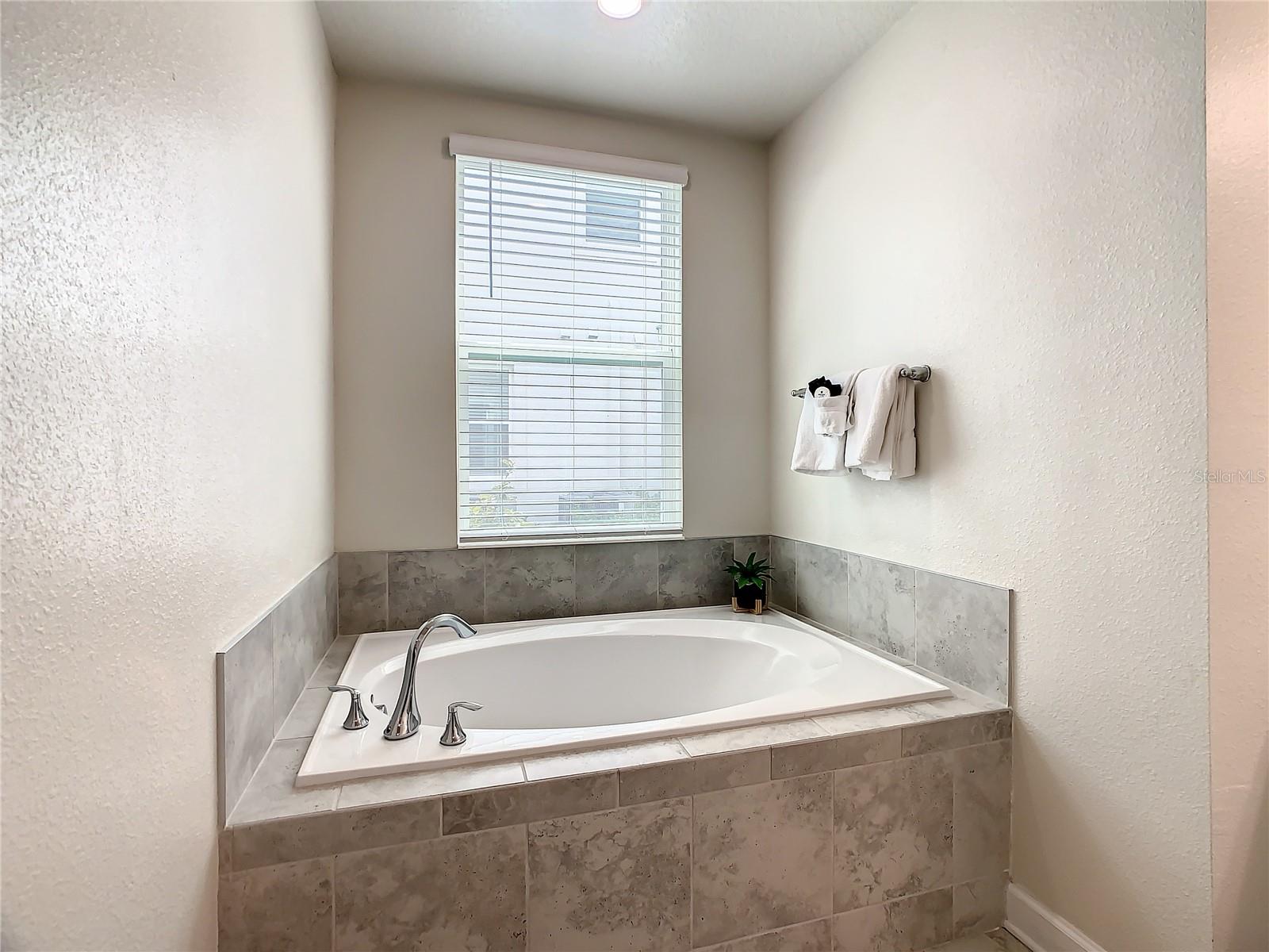 Image 25 of 41 For 507 Ocean Course Avenue 507