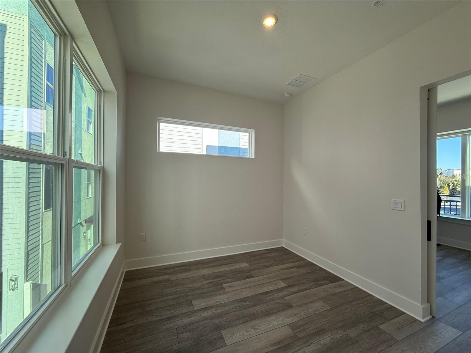 Image 11 of 13 For 918 Tetbury Loop