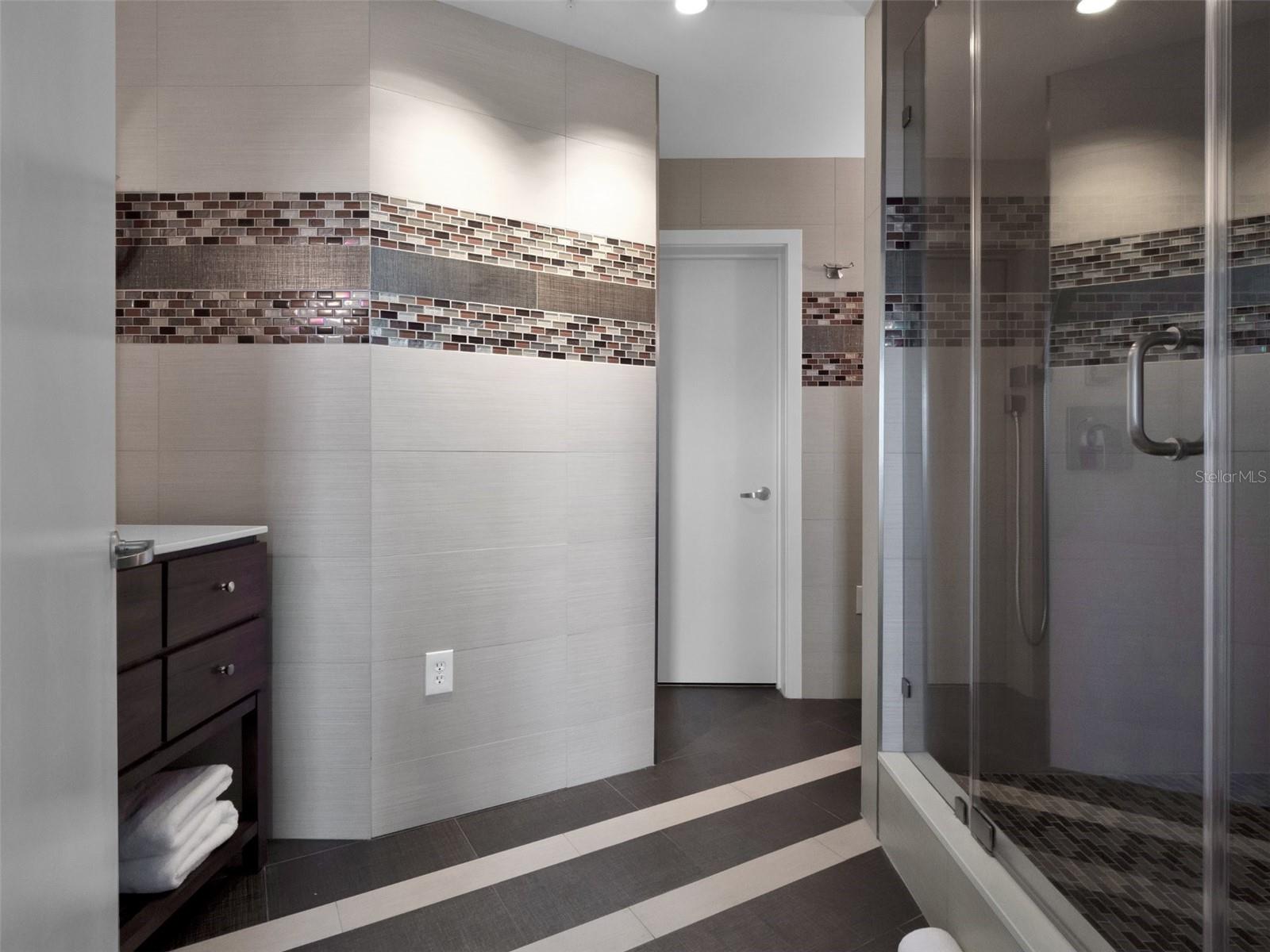 Image 25 of 65 For 525 Jackson Street