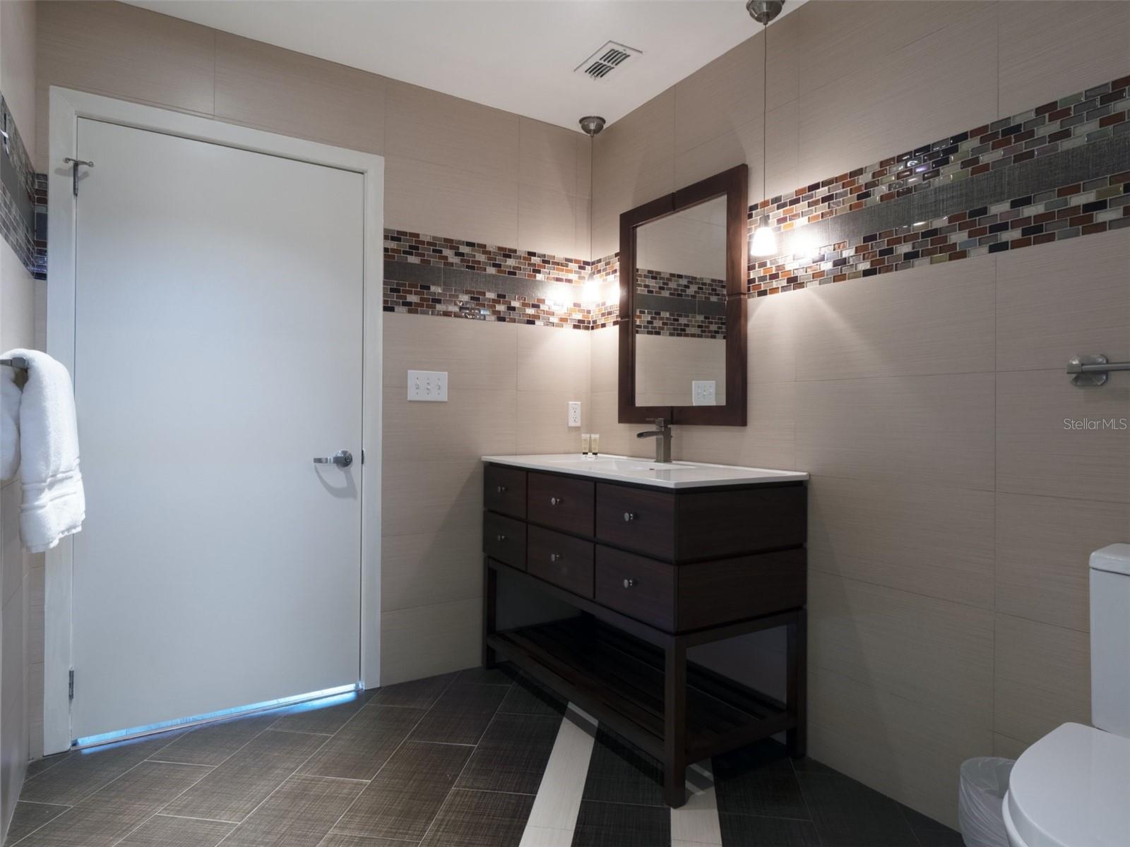 Image 30 of 65 For 525 Jackson Street