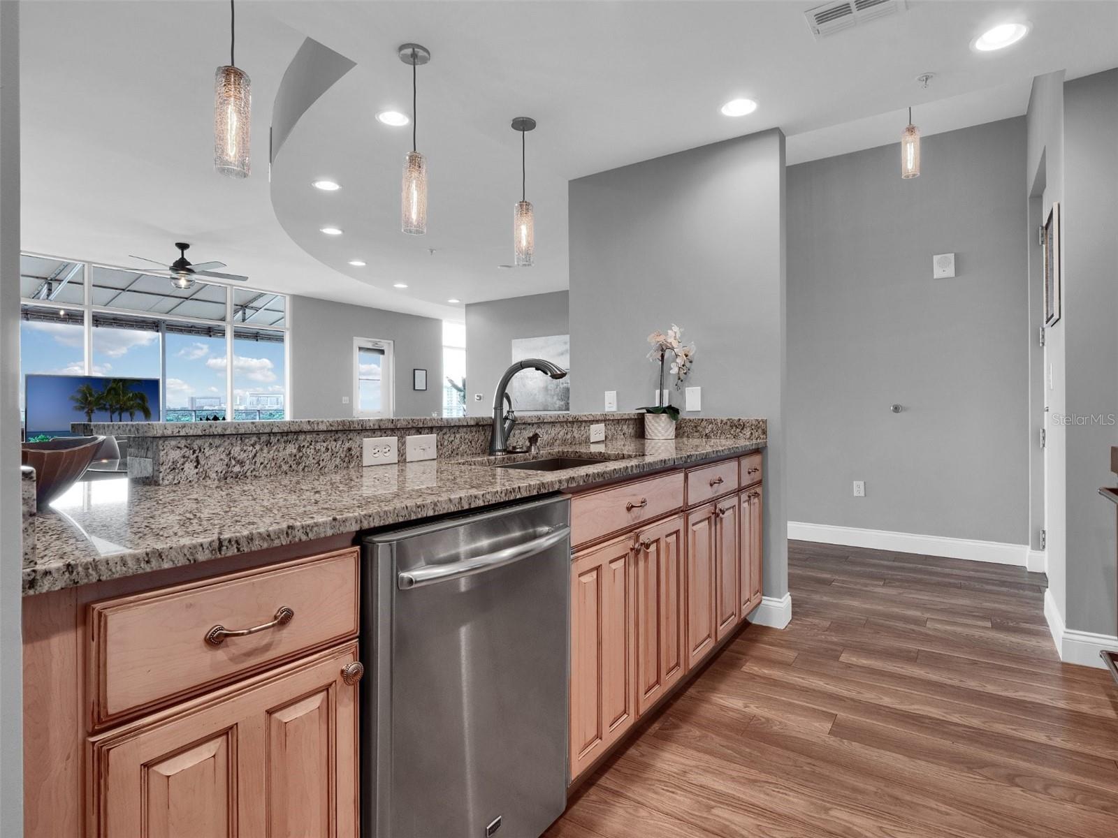 Image 41 of 65 For 525 Jackson Street