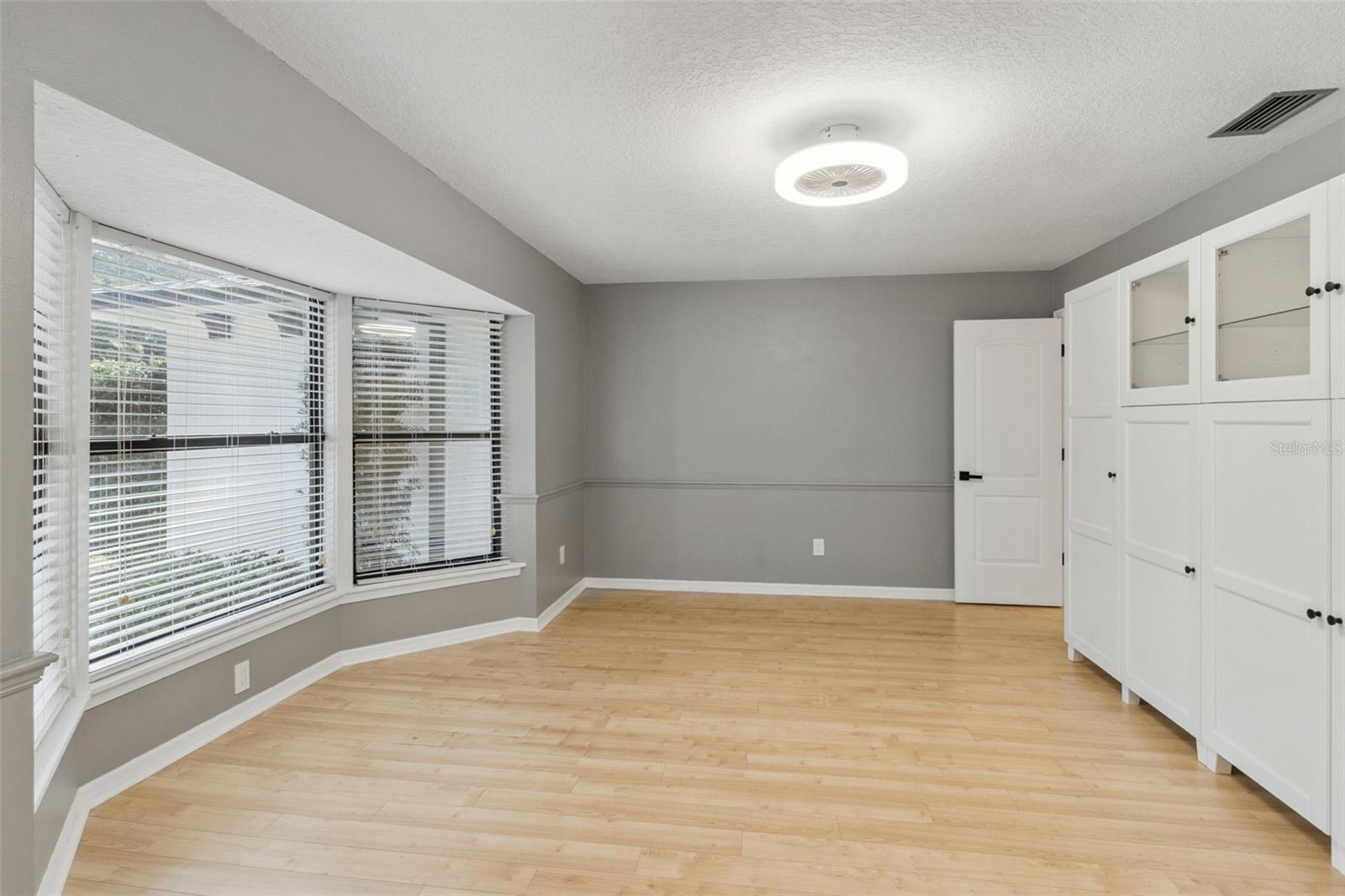 Image 10 of 43 For 4240 Landmark Drive