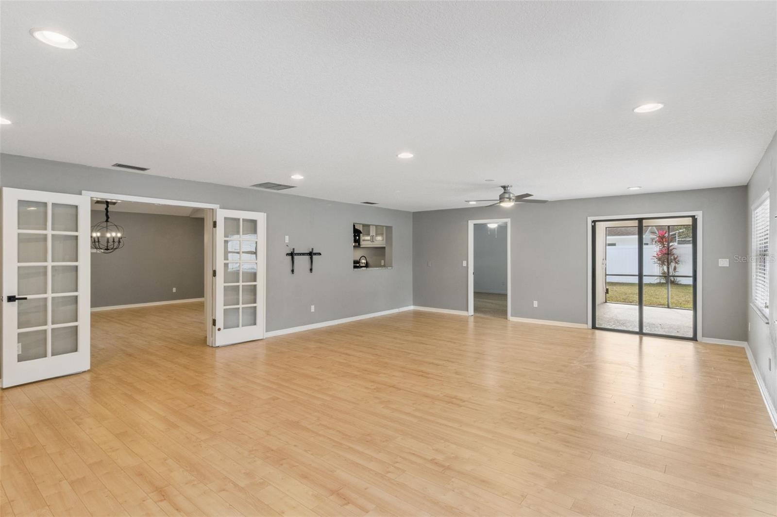 Image 18 of 43 For 4240 Landmark Drive