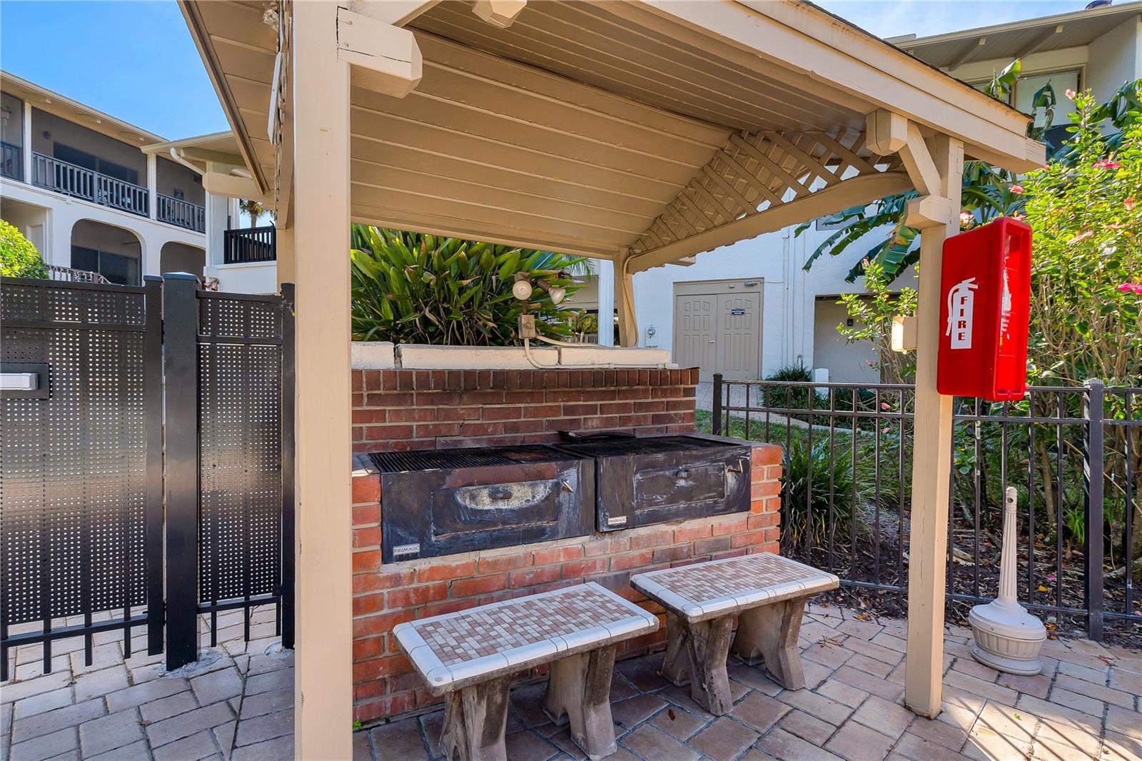 Image 10 of 13 For 200 Maitland Avenue 43