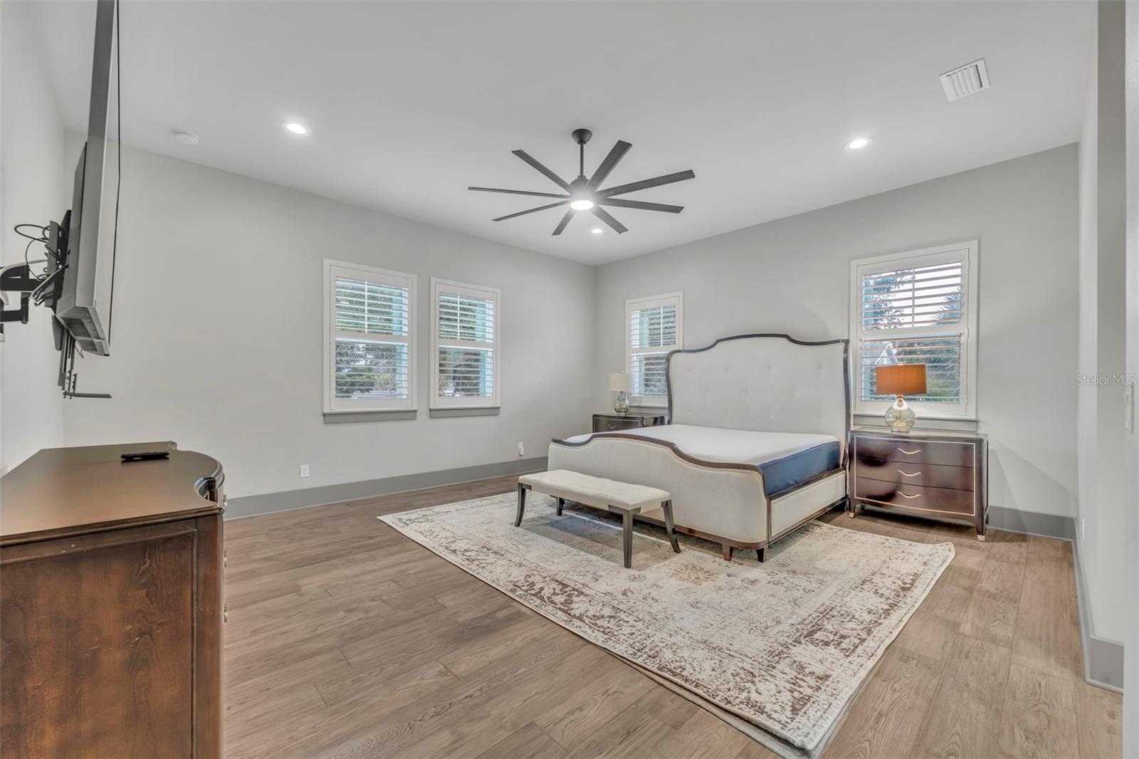 Image 25 of 44 For 1018 Yates Street