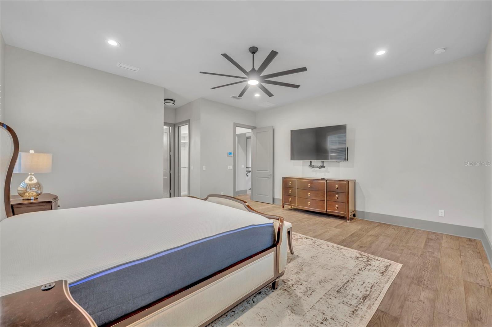 Image 26 of 44 For 1018 Yates Street