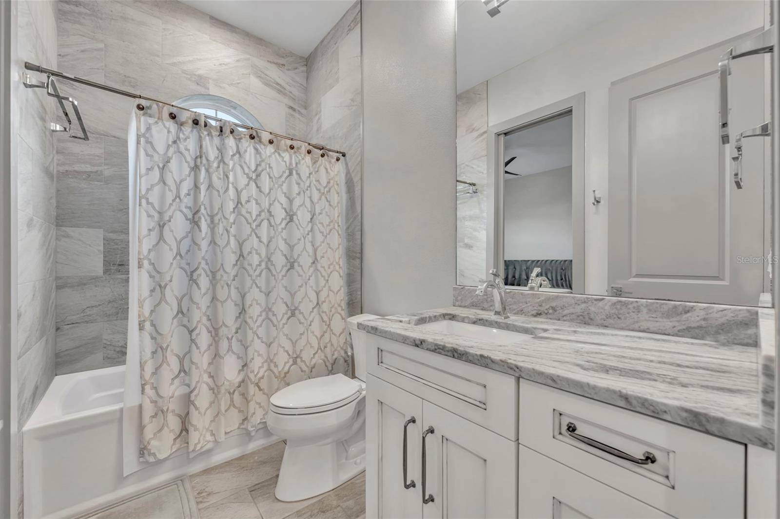 Image 32 of 44 For 1018 Yates Street