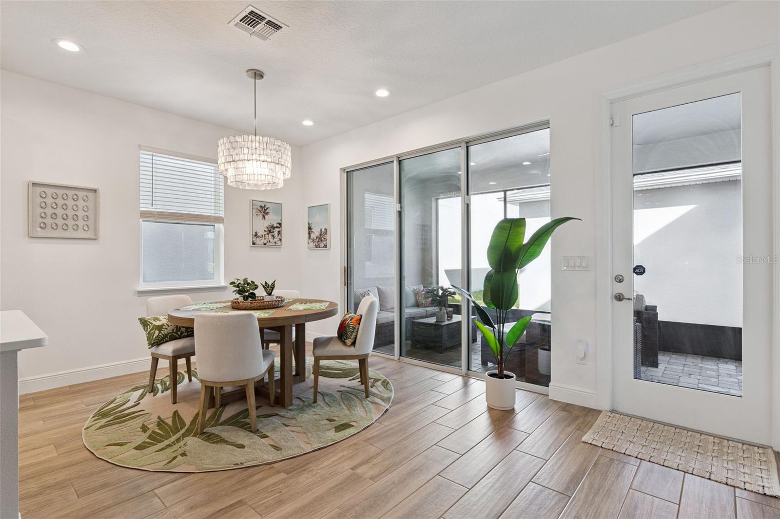 Image 12 of 64 For 13067 Tollcross Way