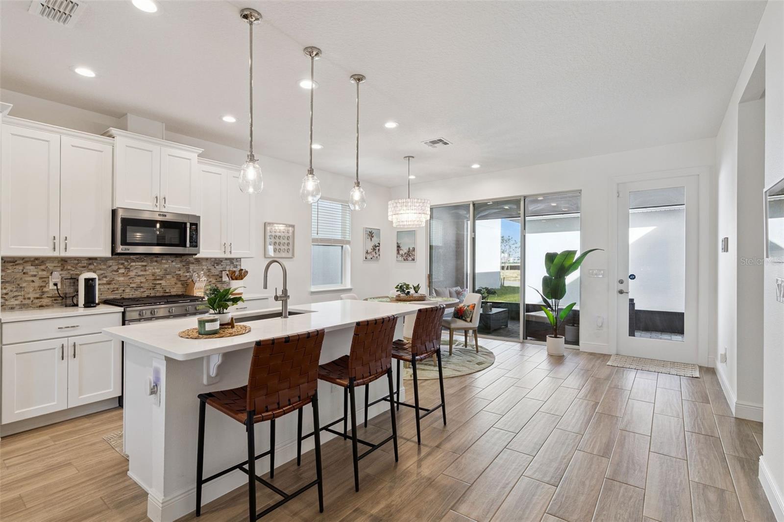 Image 17 of 64 For 13067 Tollcross Way