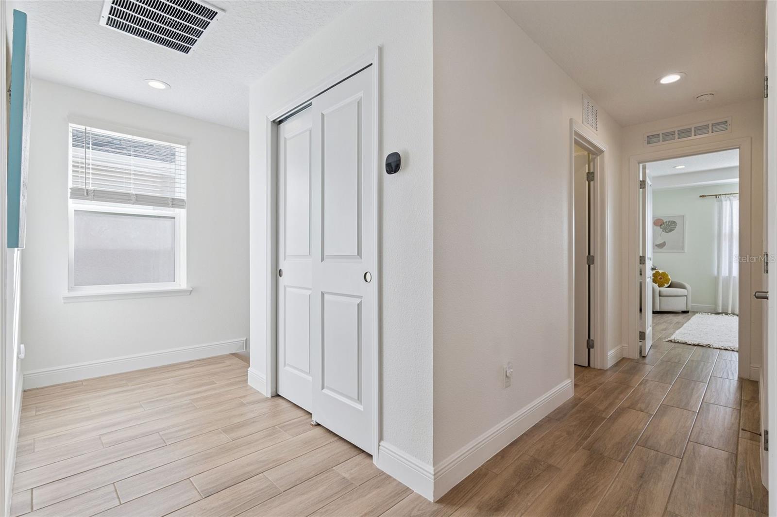 Image 22 of 64 For 13067 Tollcross Way