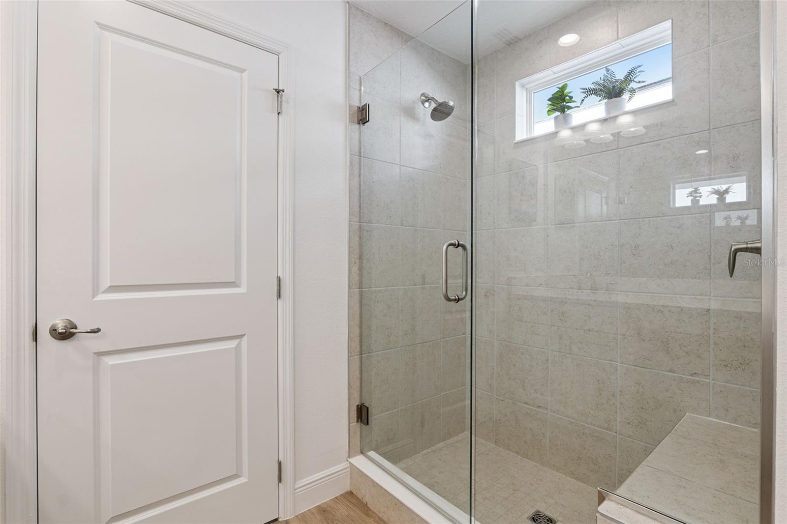 Image 34 of 64 For 13067 Tollcross Way