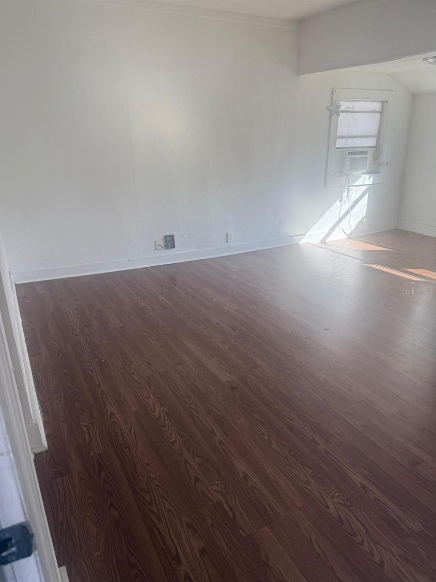 Image 2 of 10 For 1000 Hugley St