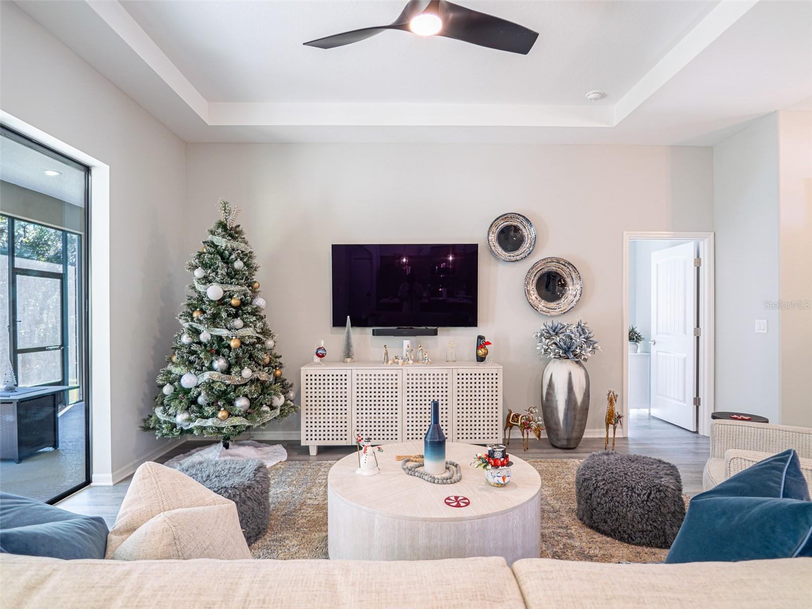 Listing photo id 8 for 7 Eugenia Court W