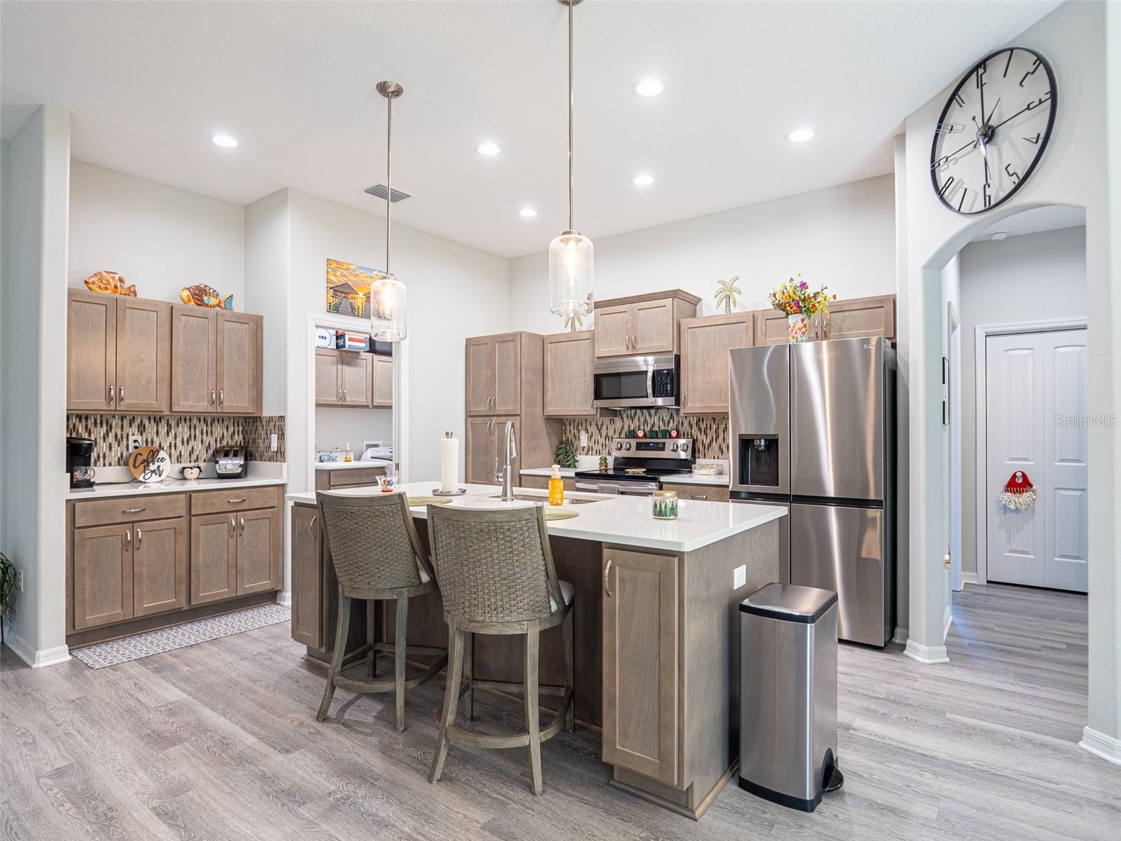 Listing photo id 9 for 7 Eugenia Court W