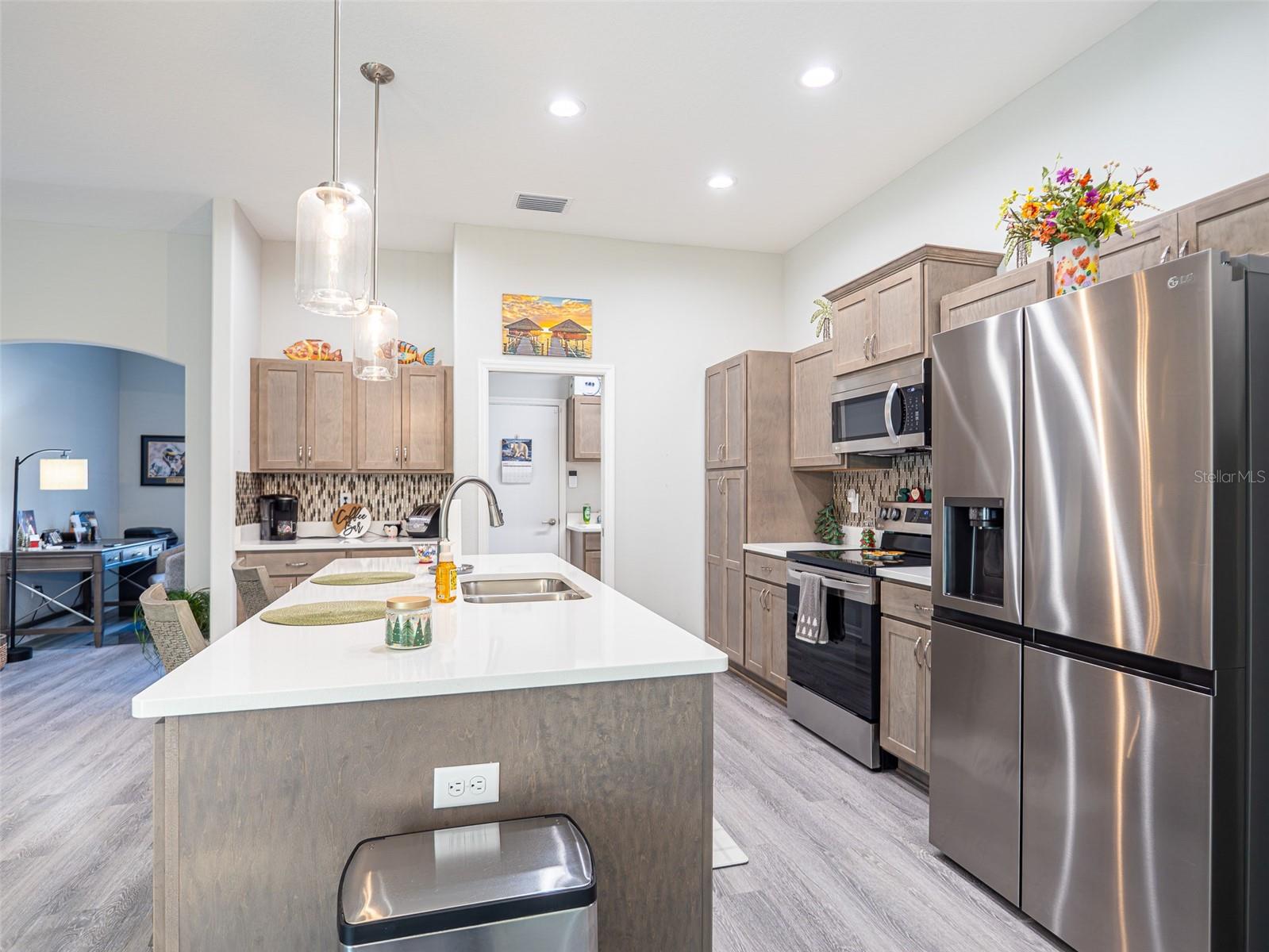 Listing photo id 12 for 7 Eugenia Court W