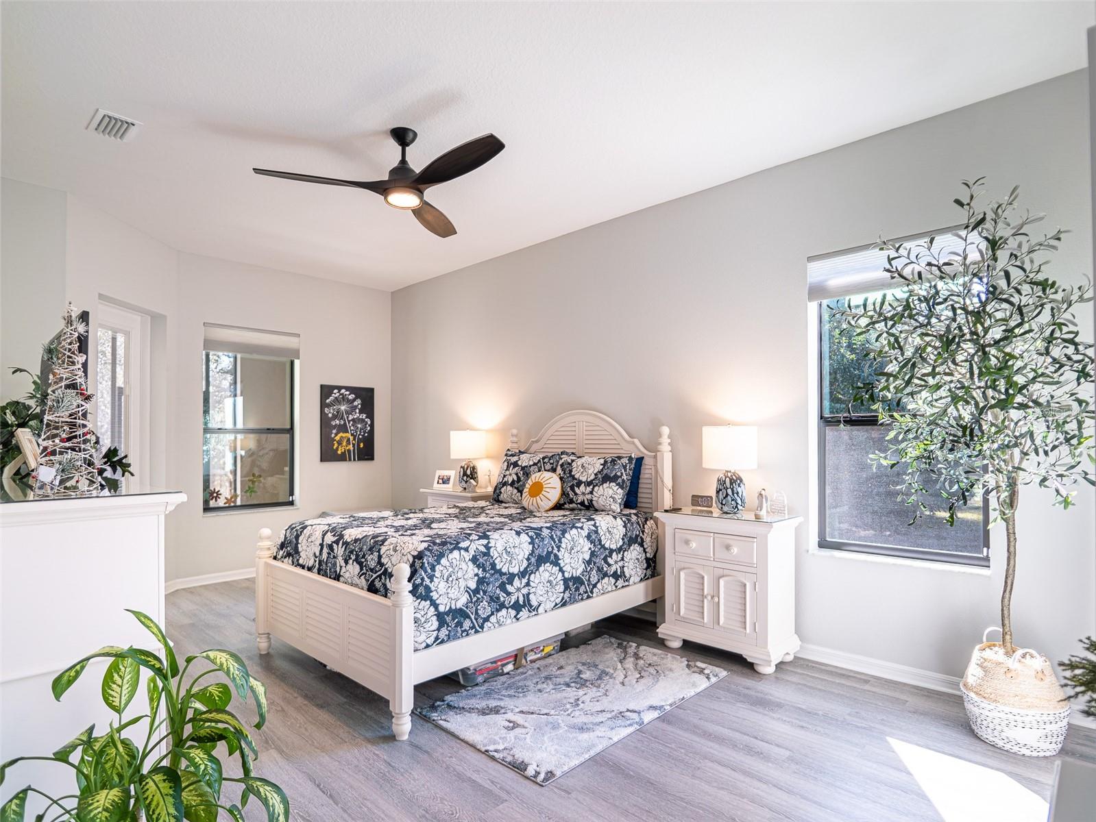 Listing photo id 14 for 7 Eugenia Court W