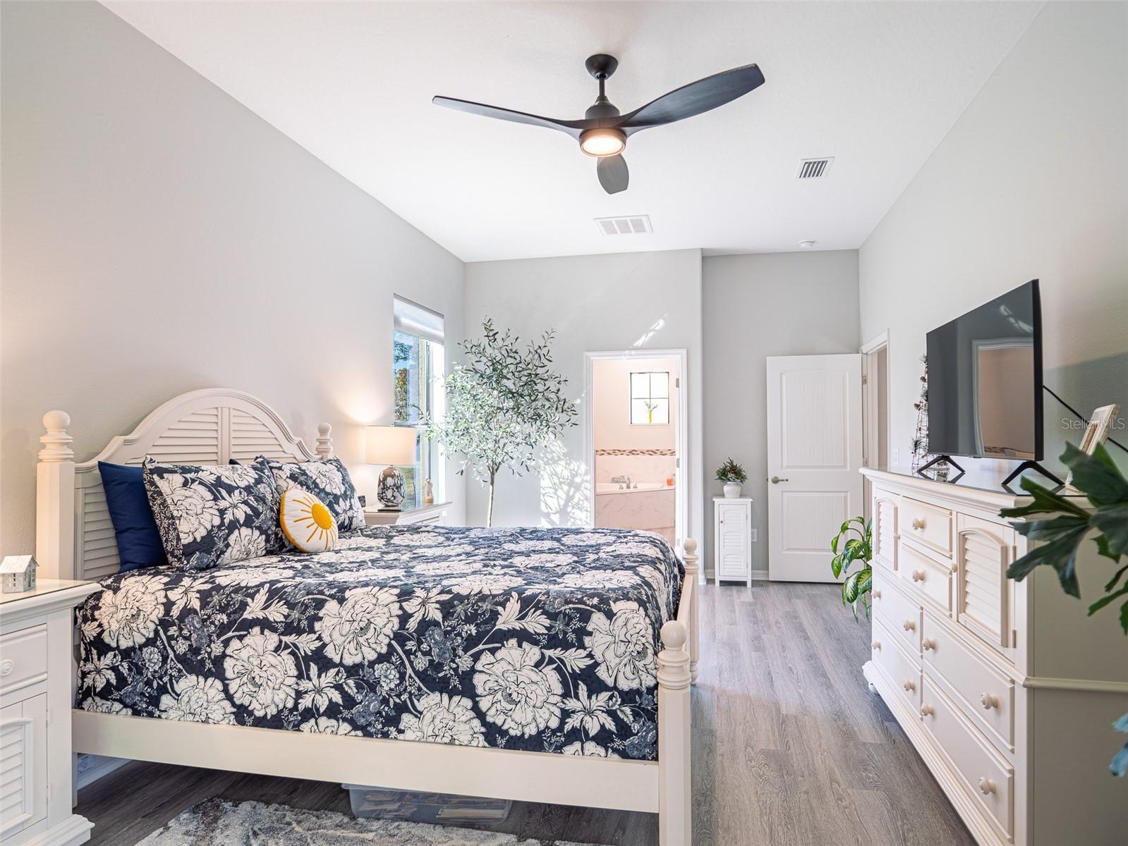 Listing photo id 15 for 7 Eugenia Court W