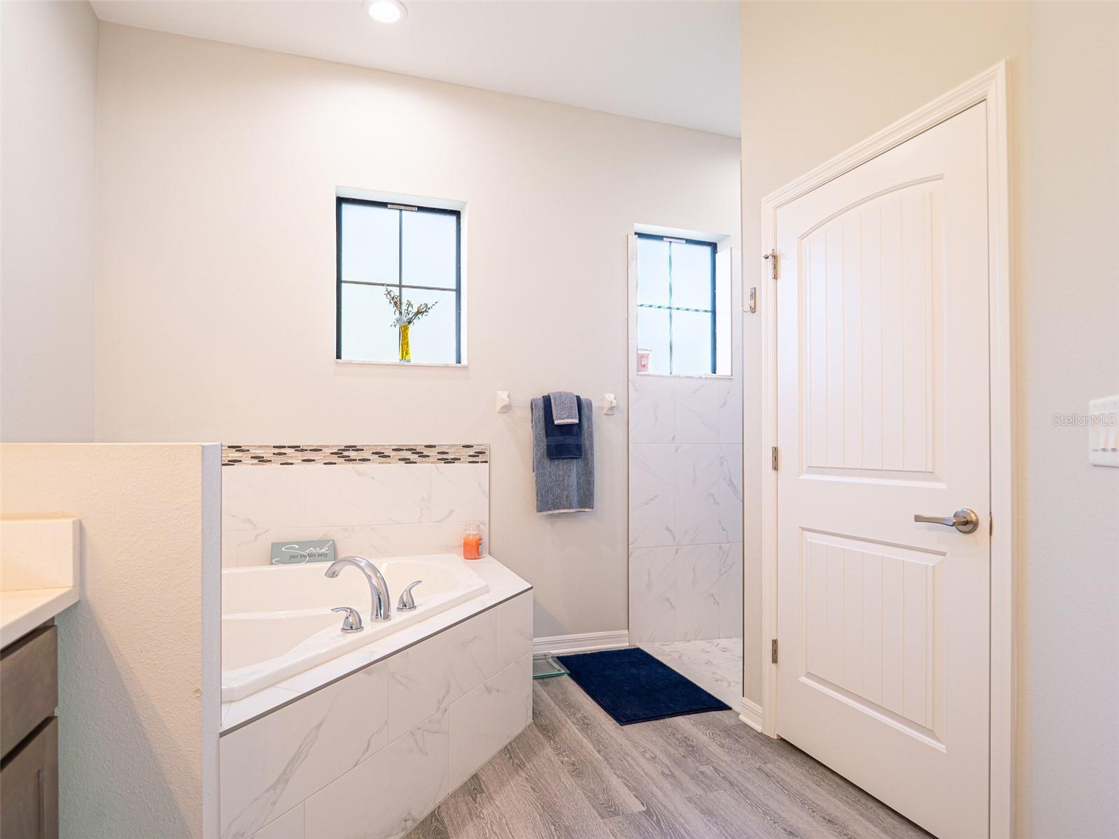 Listing photo id 18 for 7 Eugenia Court W