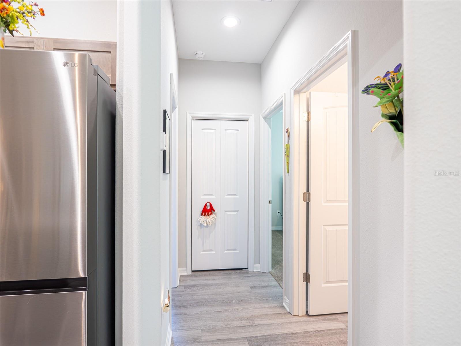 Listing photo id 23 for 7 Eugenia Court W