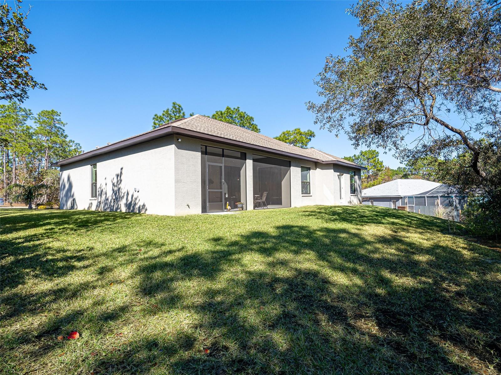 Listing photo id 33 for 7 Eugenia Court W