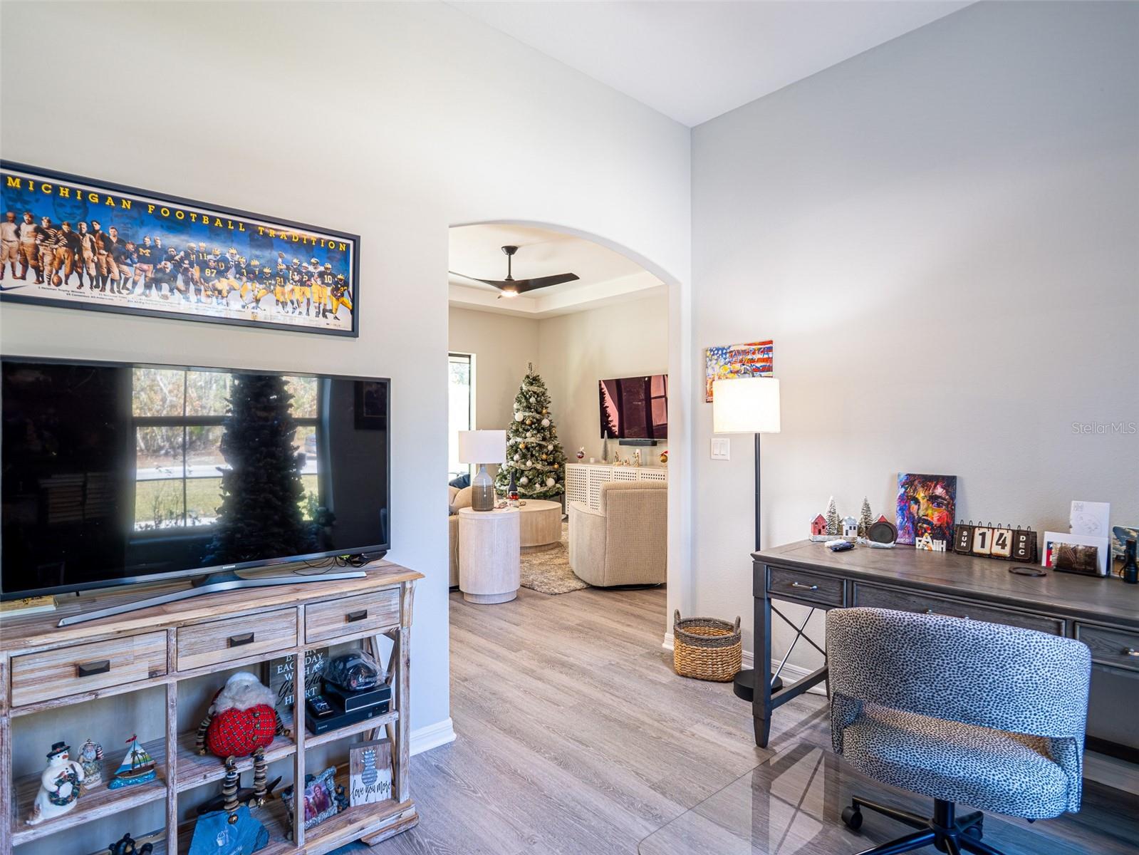 Listing photo id 2 for 7 Eugenia Court W