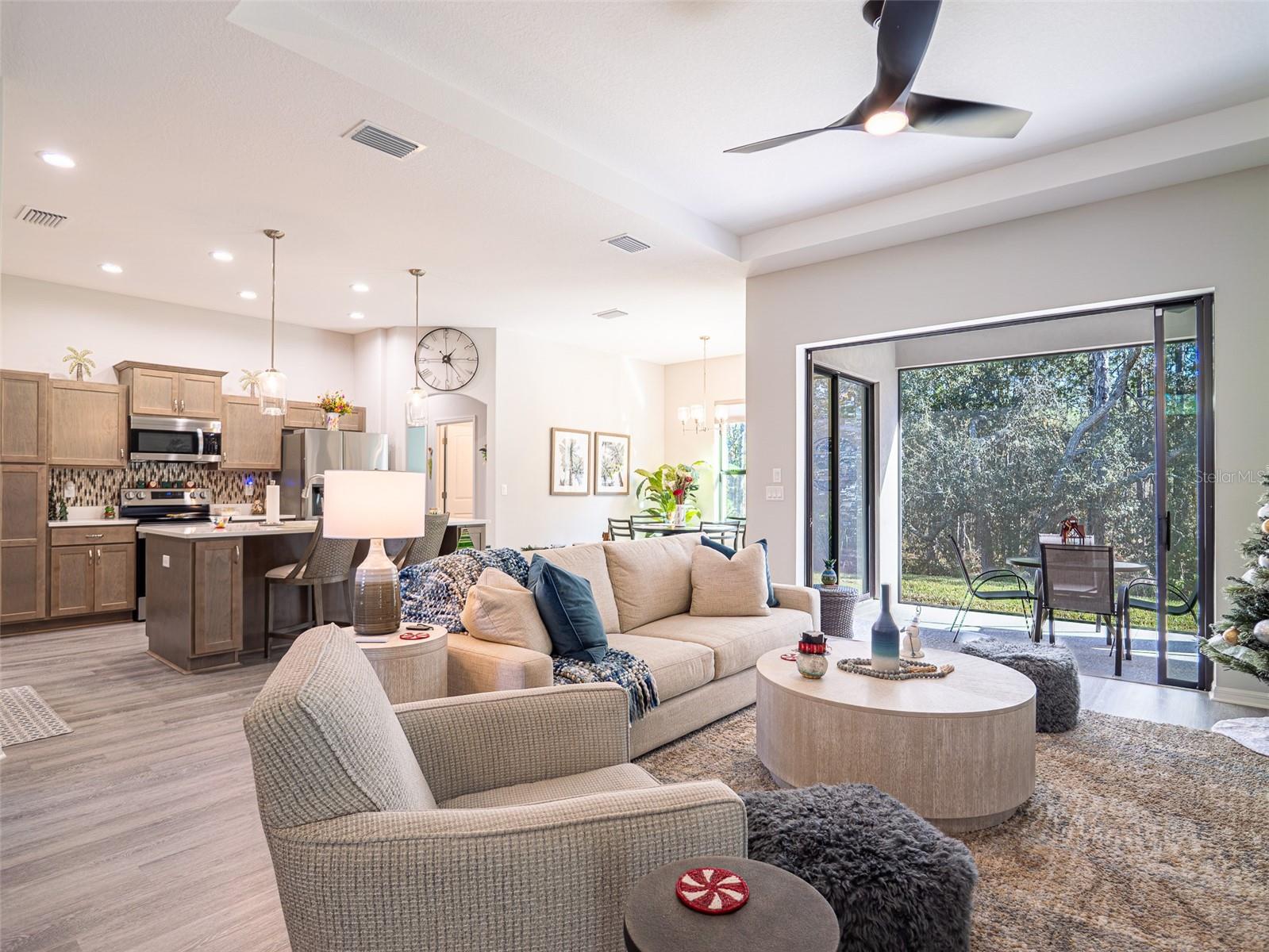 Listing photo id 3 for 7 Eugenia Court W