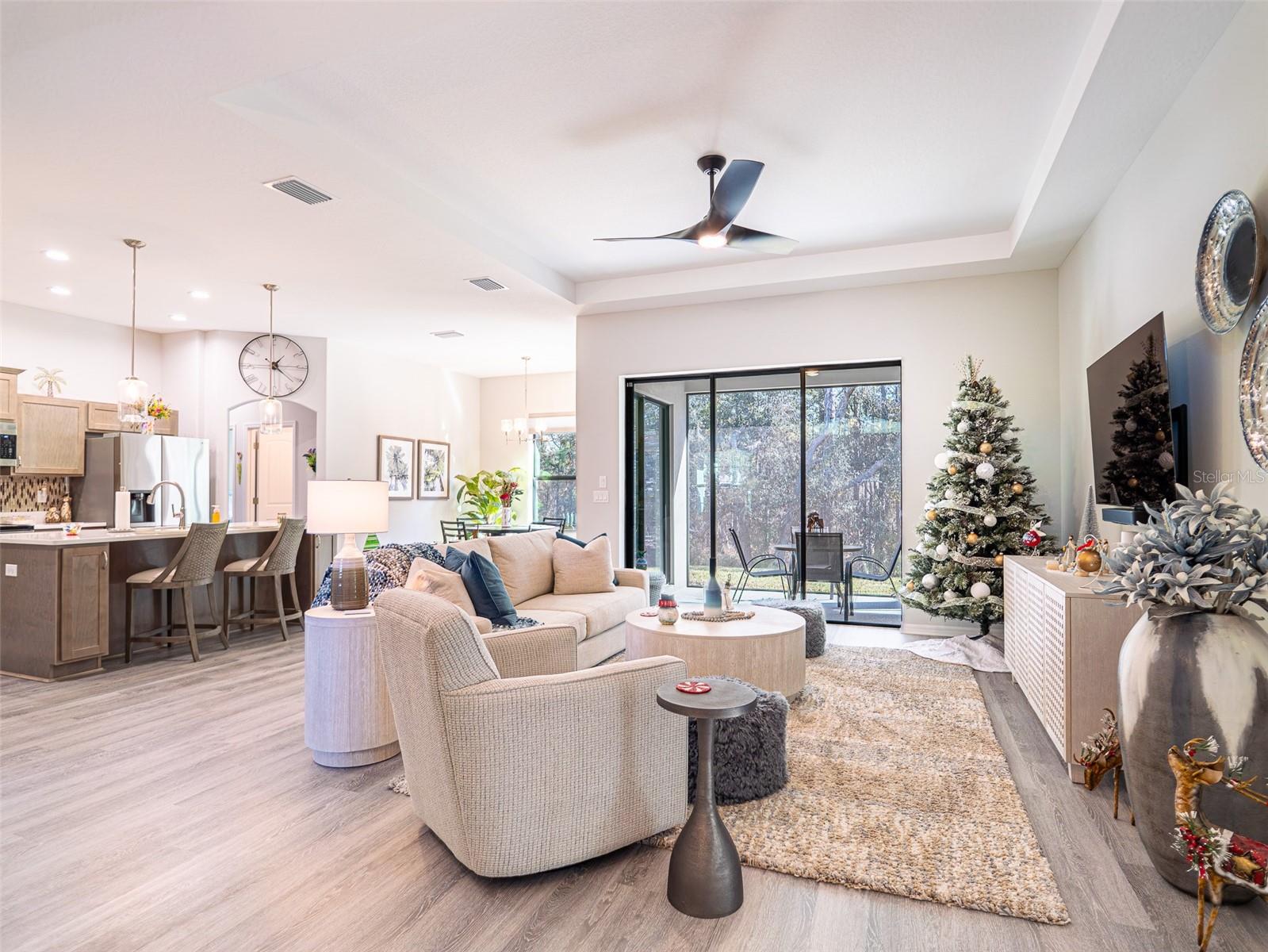 Listing photo id 4 for 7 Eugenia Court W