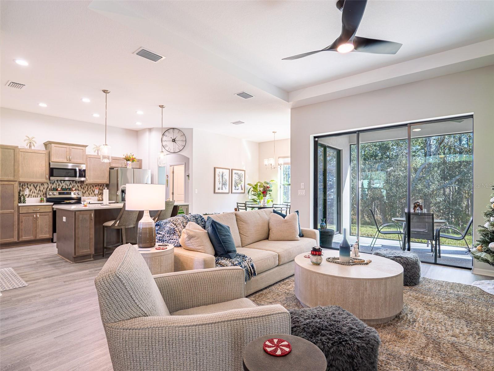 Listing photo id 6 for 7 Eugenia Court W