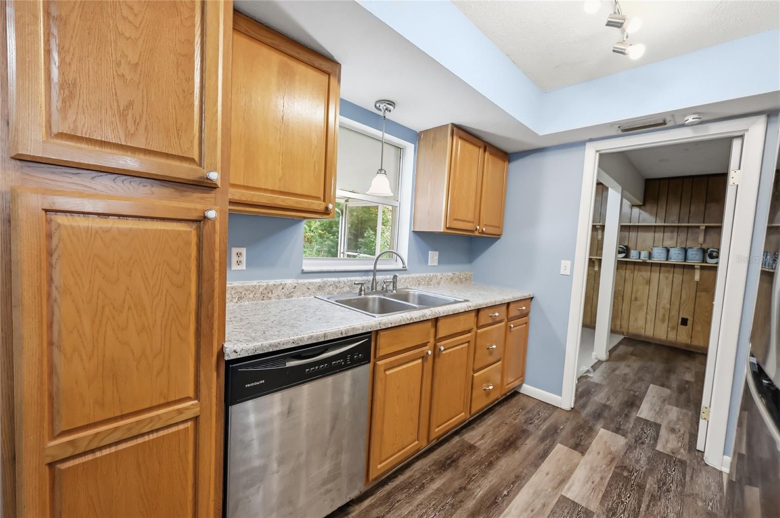 Image 13 of 41 For 6060 119th Place