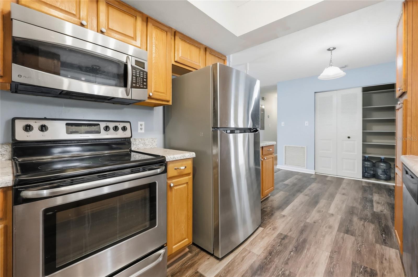 Image 14 of 41 For 6060 119th Place