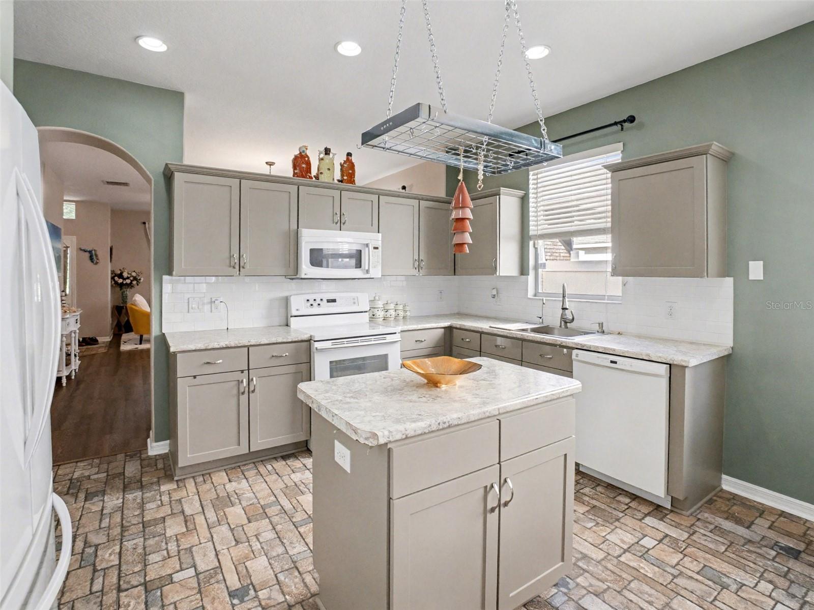 Image 10 of 31 For 4647 Riverton Drive