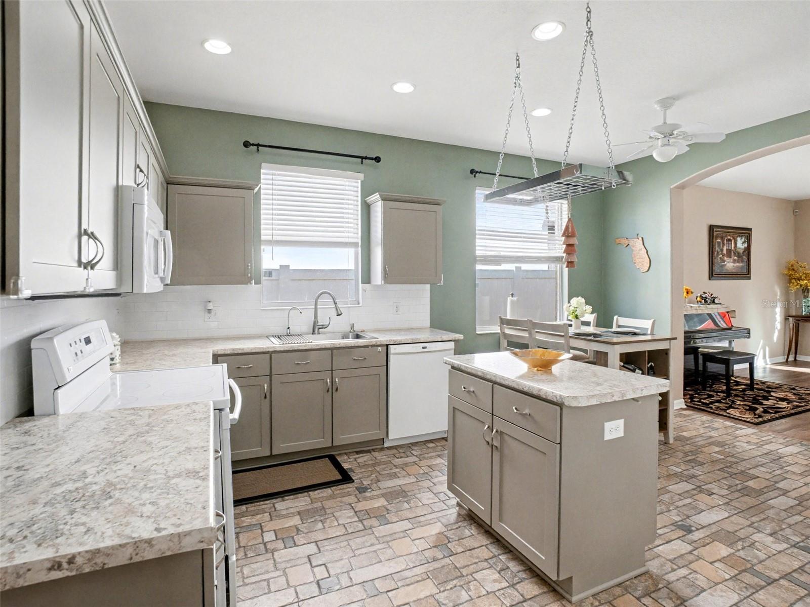 Image 9 of 31 For 4647 Riverton Drive