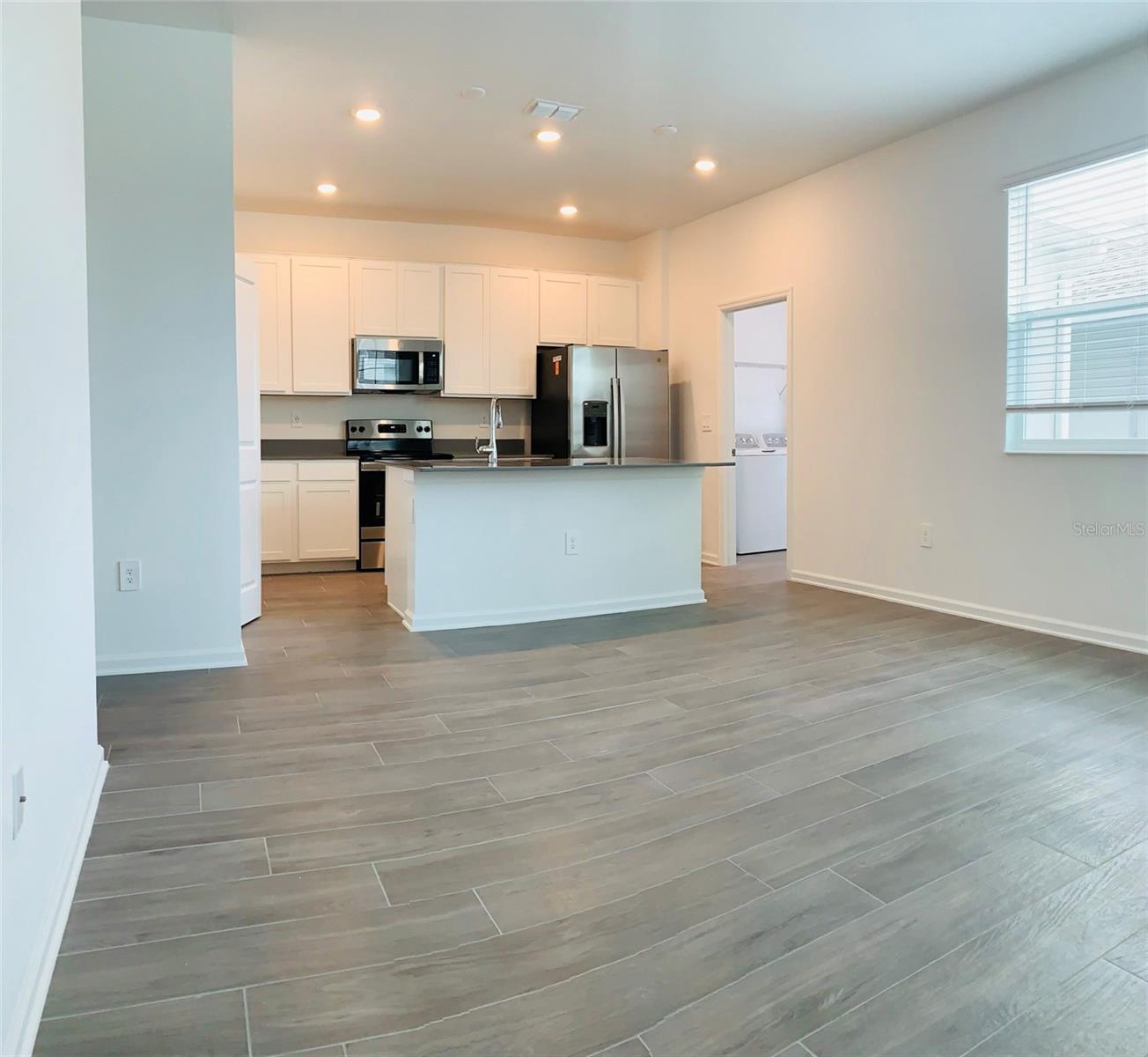 Image 18 of 53 For 10672 Words Drive