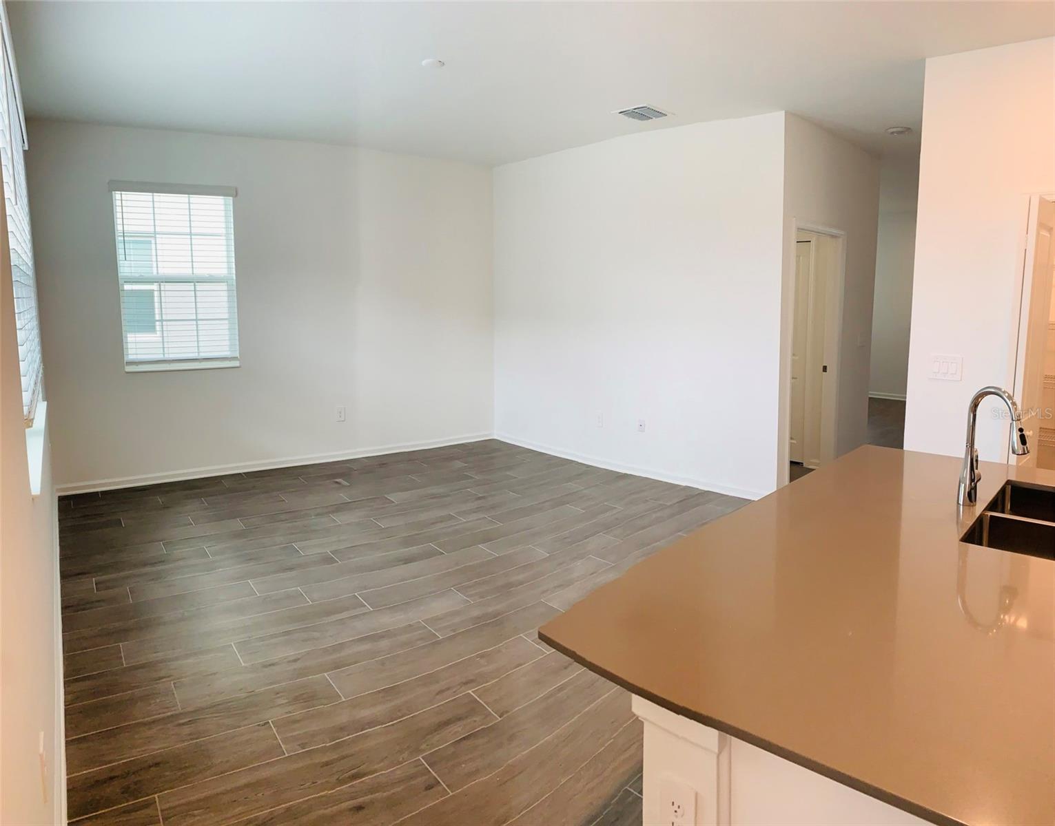 Image 19 of 53 For 10672 Words Drive