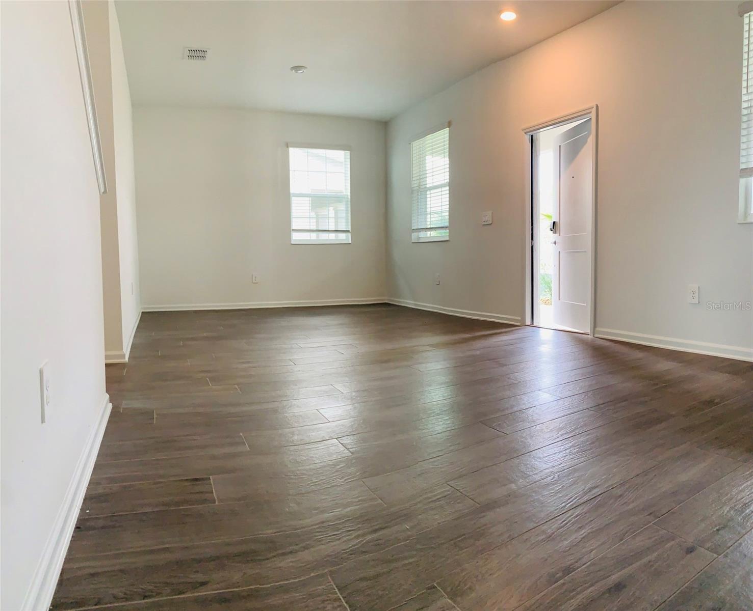 Image 25 of 53 For 10672 Words Drive