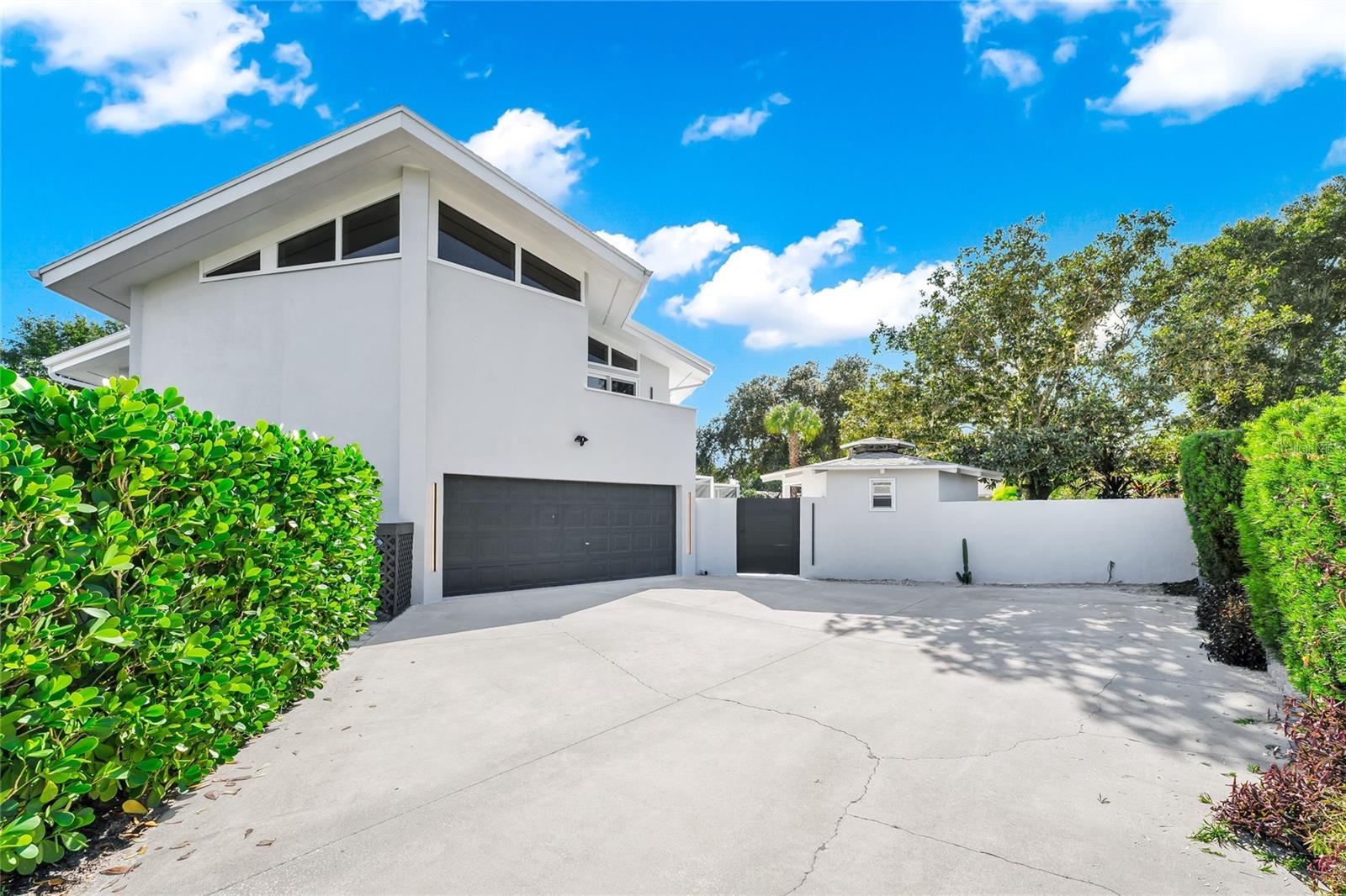 Image 11 of 100 For 8922 Bay Cove Court