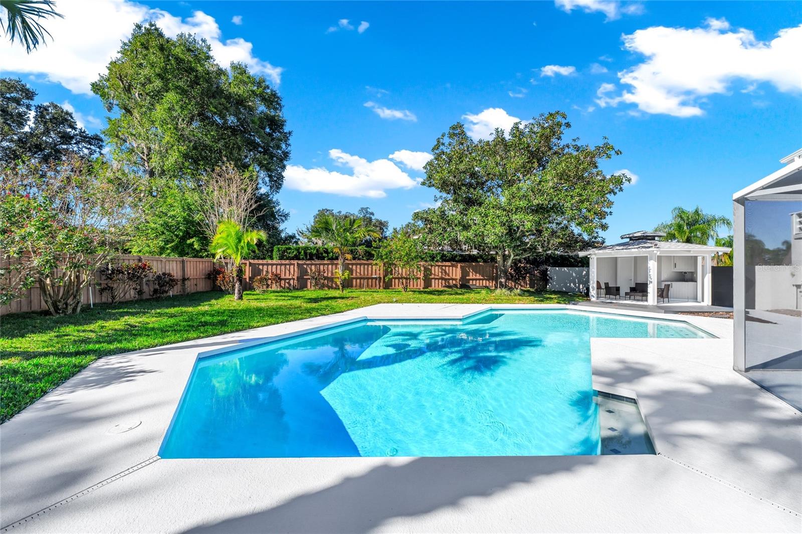 Image 13 of 100 For 8922 Bay Cove Court