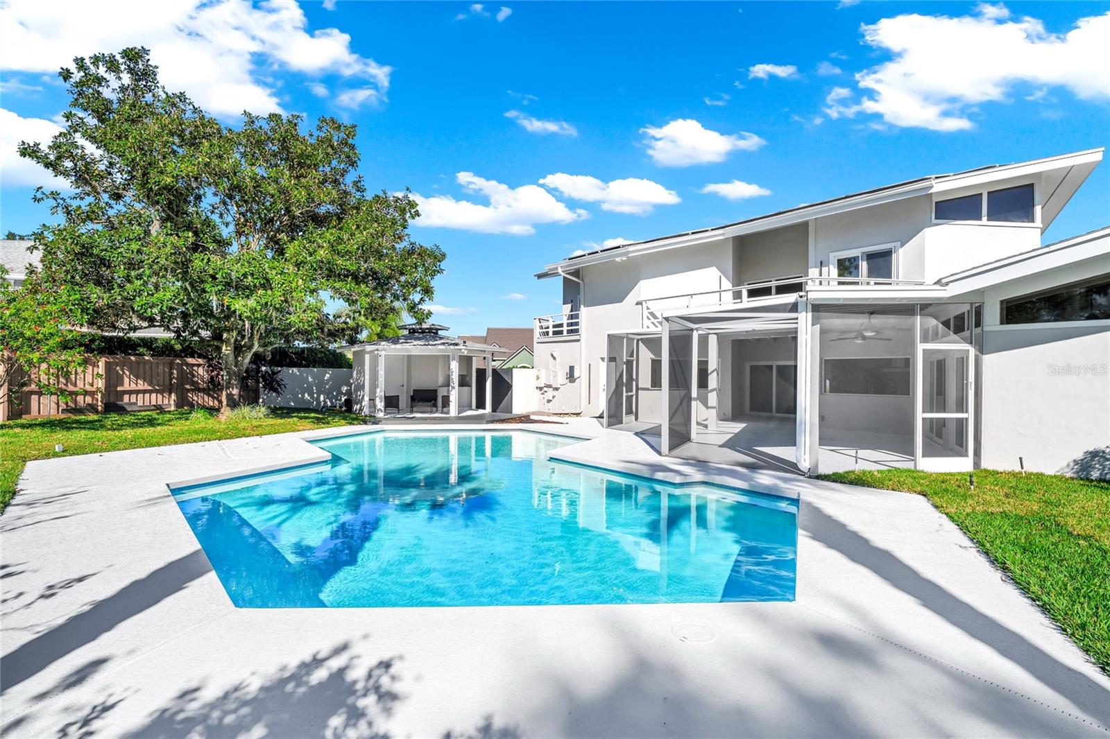 Image 14 of 100 For 8922 Bay Cove Court