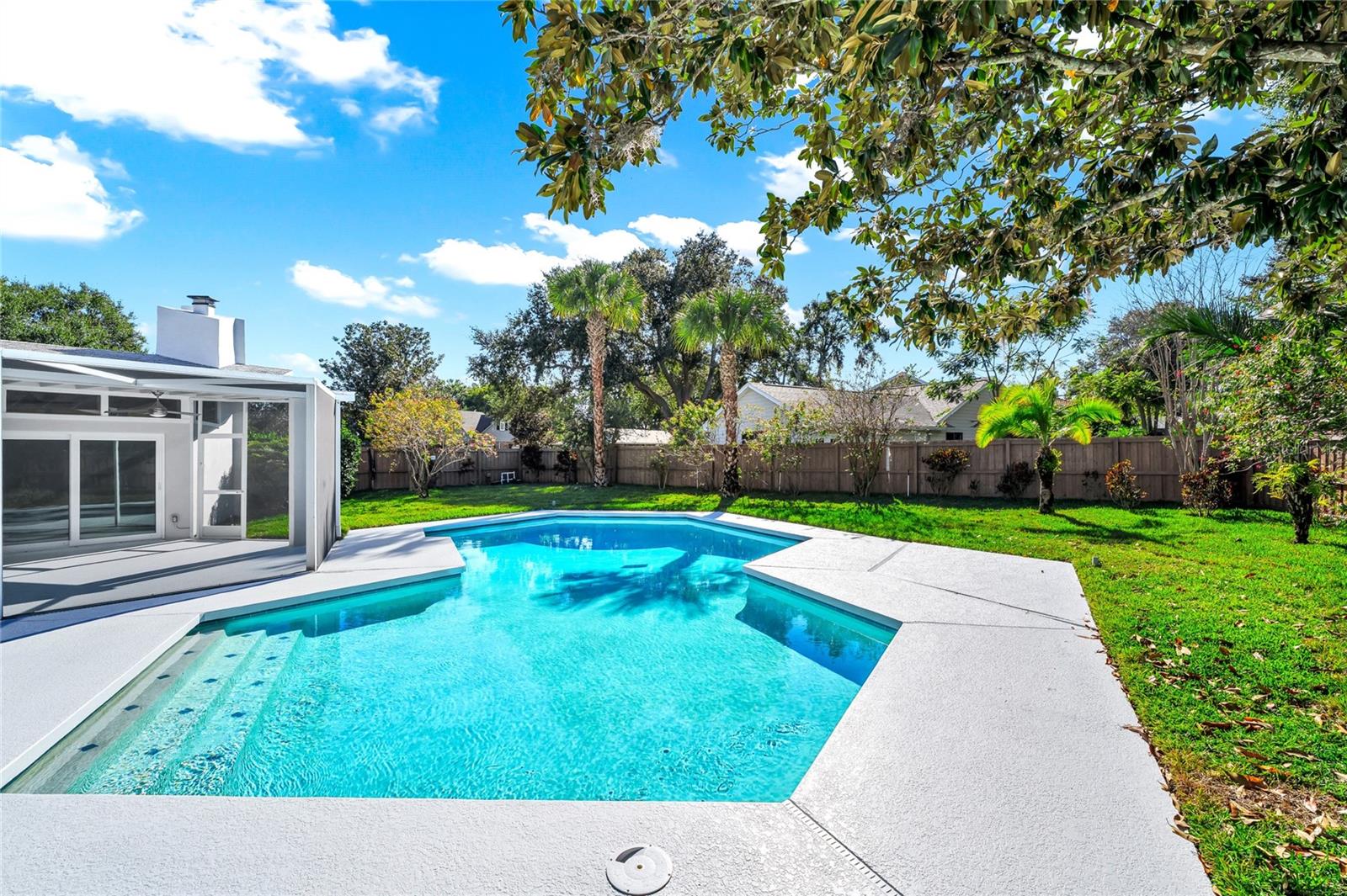 Image 18 of 100 For 8922 Bay Cove Court