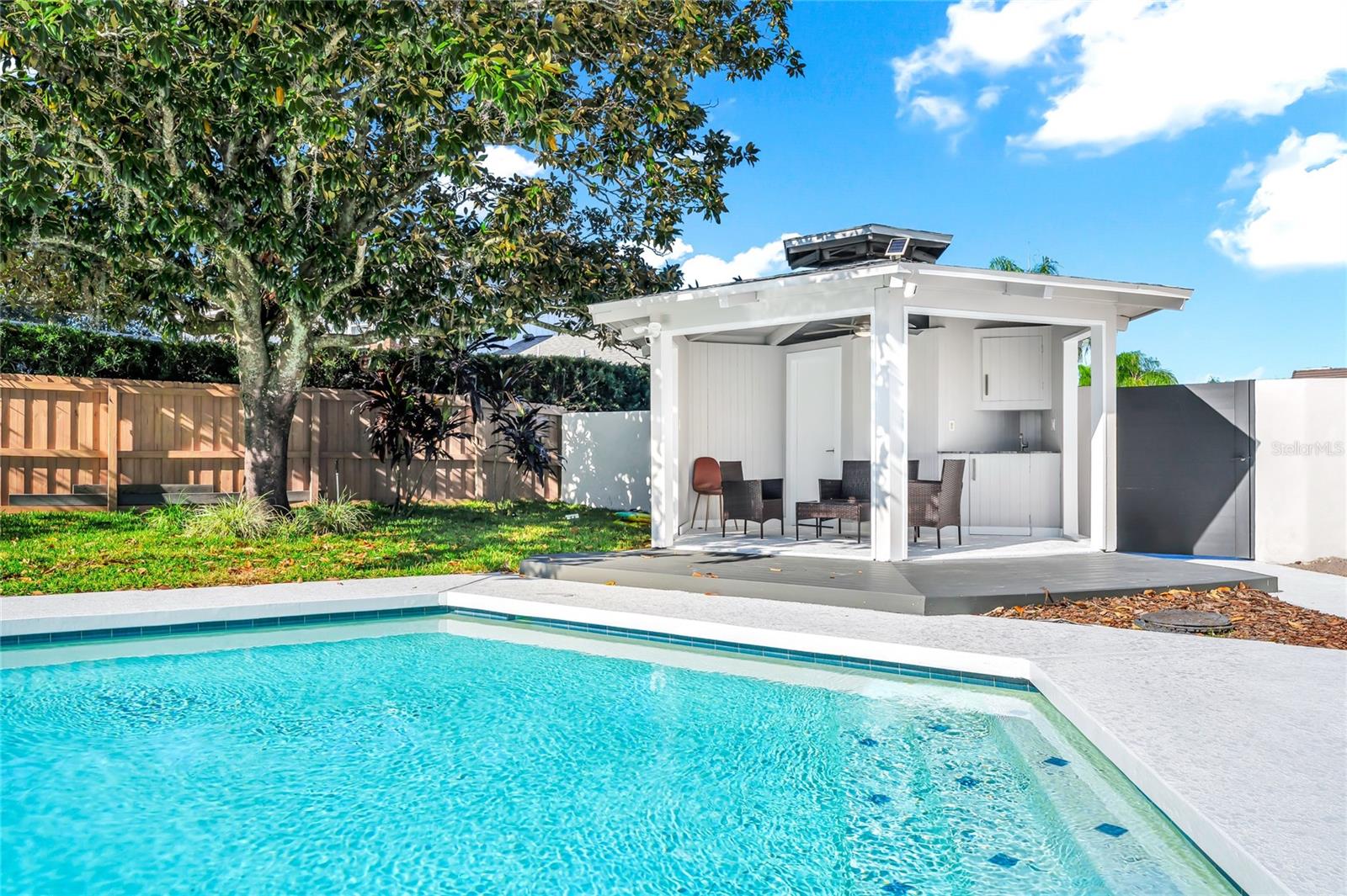 Image 22 of 100 For 8922 Bay Cove Court