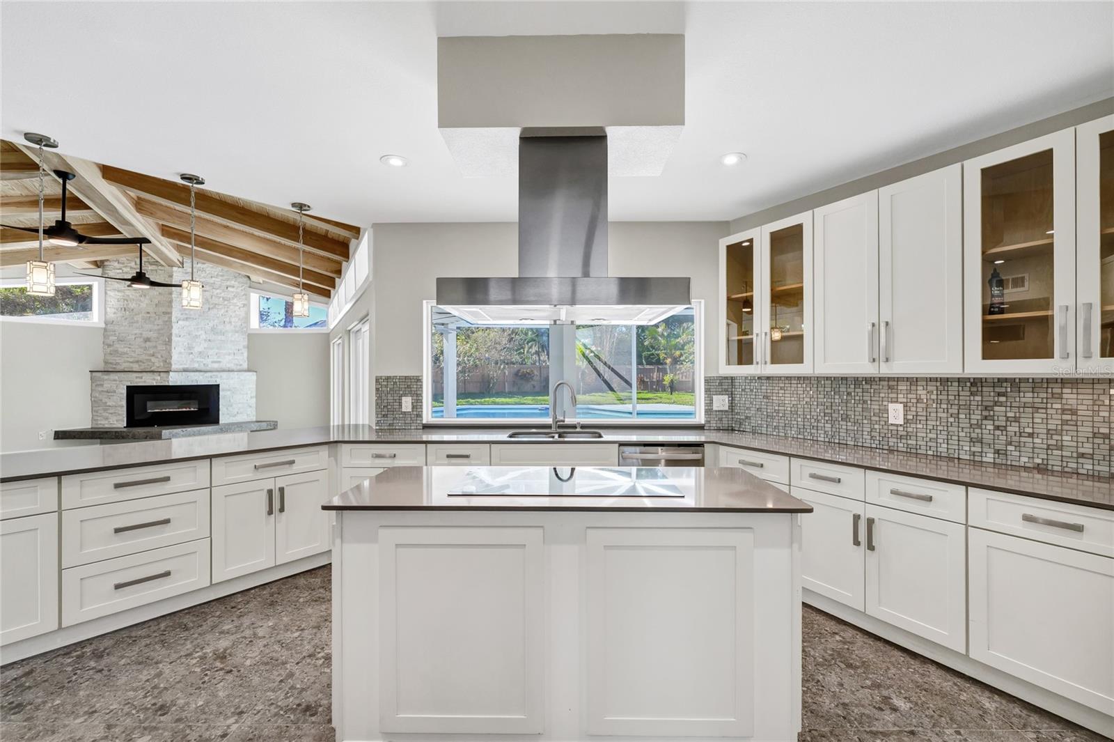 Image 31 of 100 For 8922 Bay Cove Court