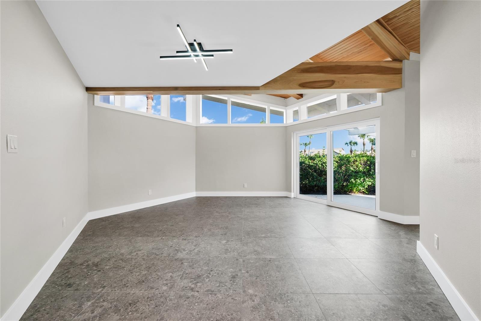 Image 43 of 100 For 8922 Bay Cove Court