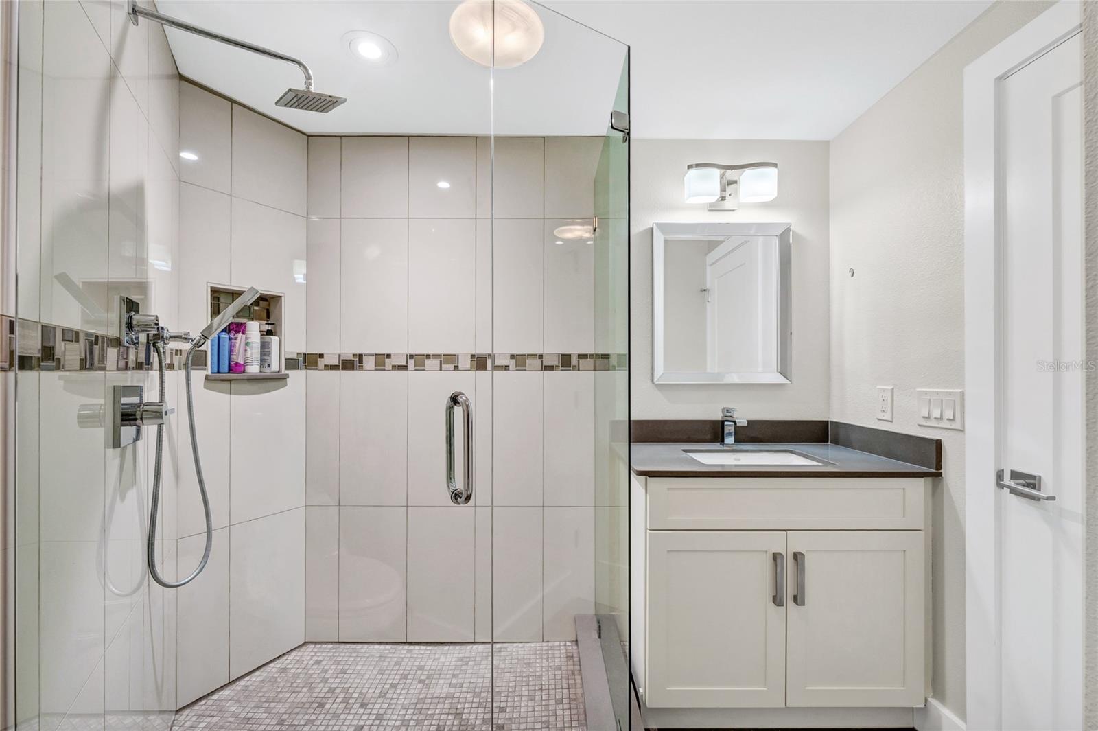 Image 51 of 100 For 8922 Bay Cove Court