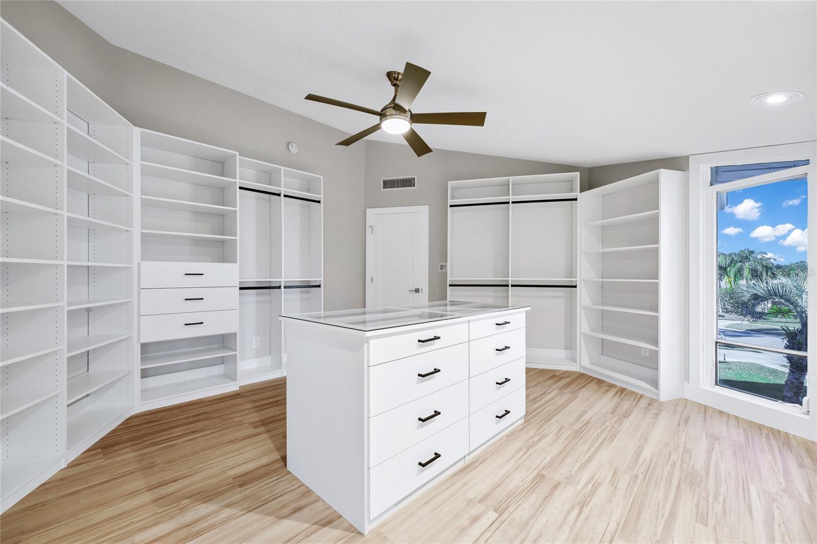 Image 72 of 100 For 8922 Bay Cove Court