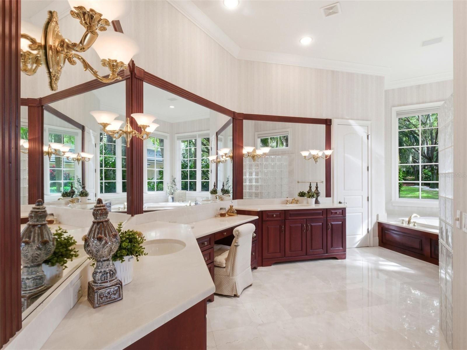 Image 25 of 82 For 10084 Tavistock Road