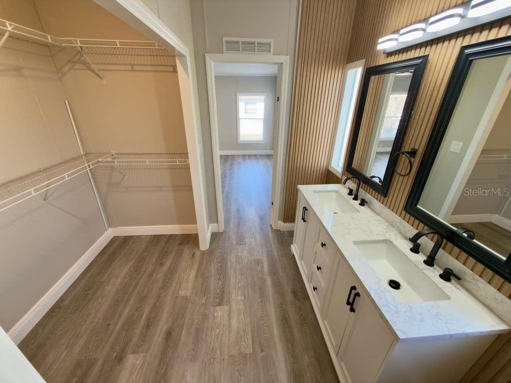 Image 18 of 37 For 450 Tivoli Park Drive