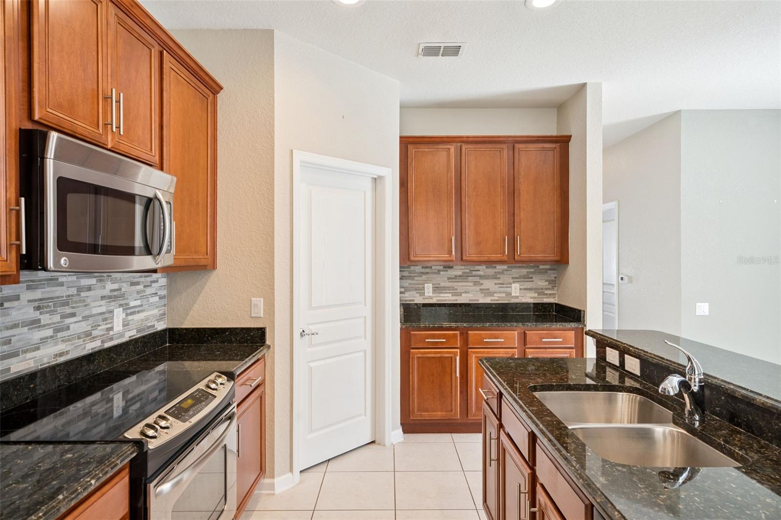 Image 7 of 32 For 7777 Moser Avenue