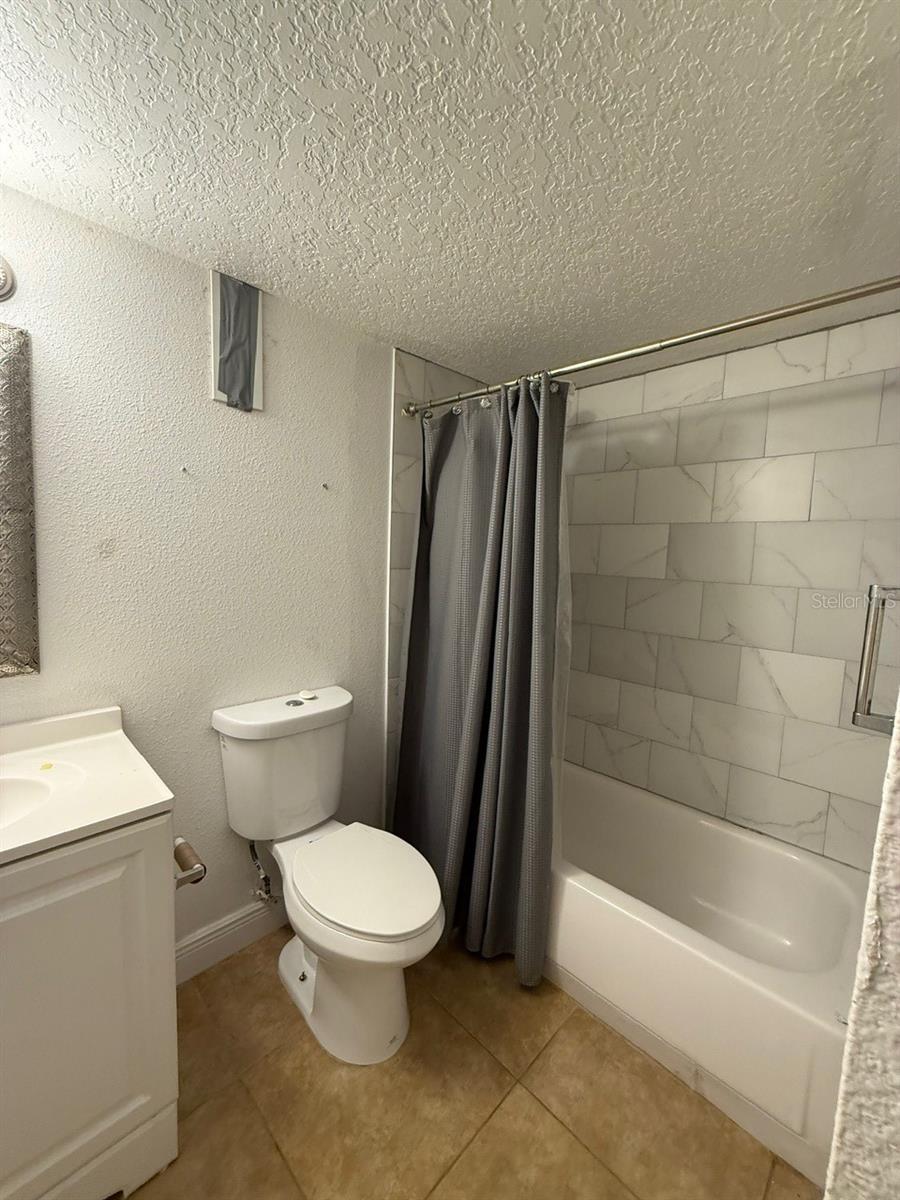 Image 16 of 20 For 900 Lake Destiny Road B